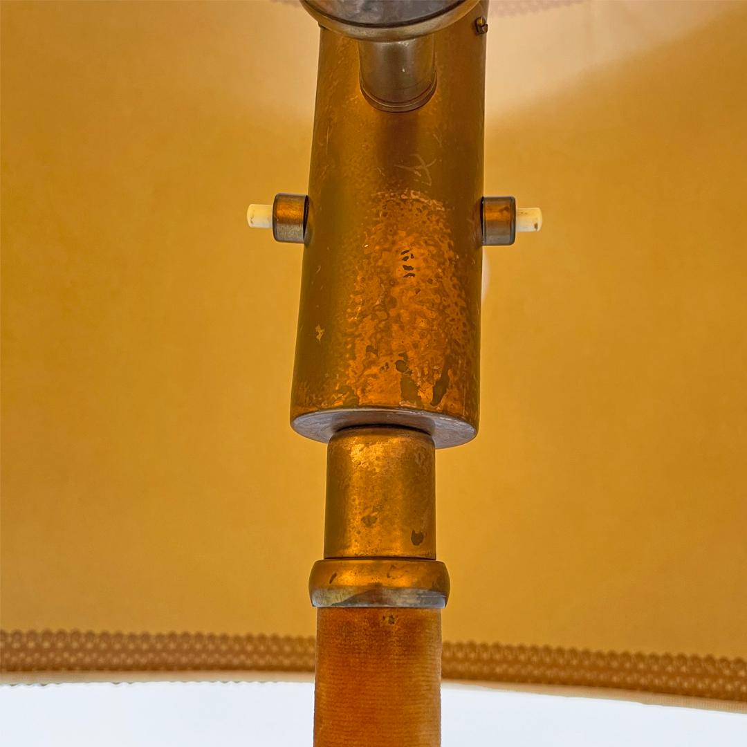 Italian Art Deco round velvet and brass floor lamp, 1940s For Sale 4