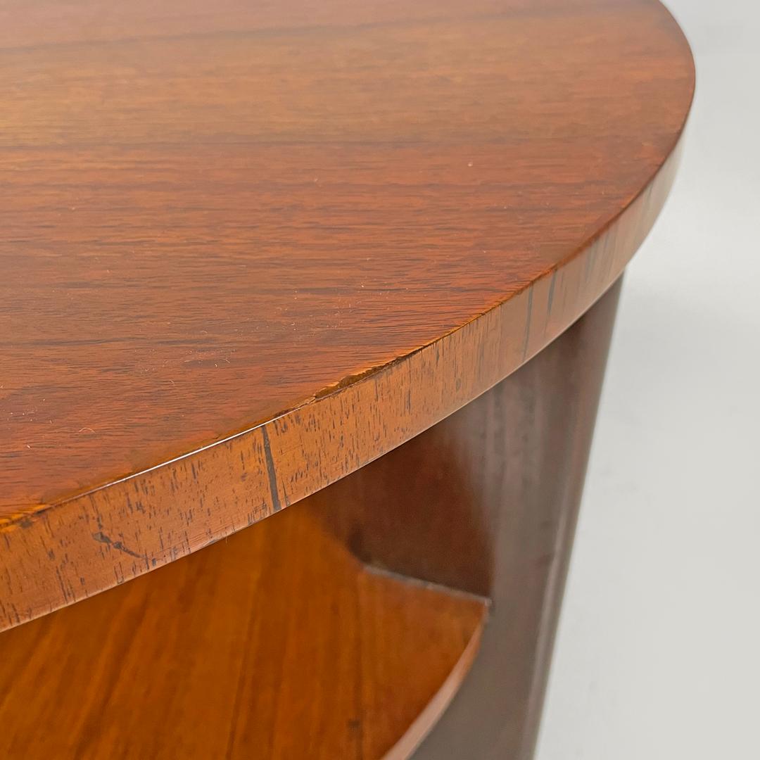 Runder italienischer Art-Déco-Couchtisch aus Holz mit zwei Platten und drei Beinen, 1930er Jahre im Angebot 3