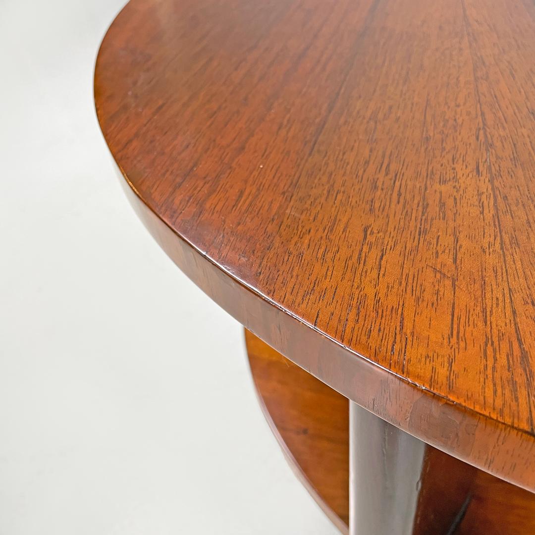 Runder italienischer Art-Déco-Couchtisch aus Holz mit zwei Platten und drei Beinen, 1930er Jahre im Angebot 4