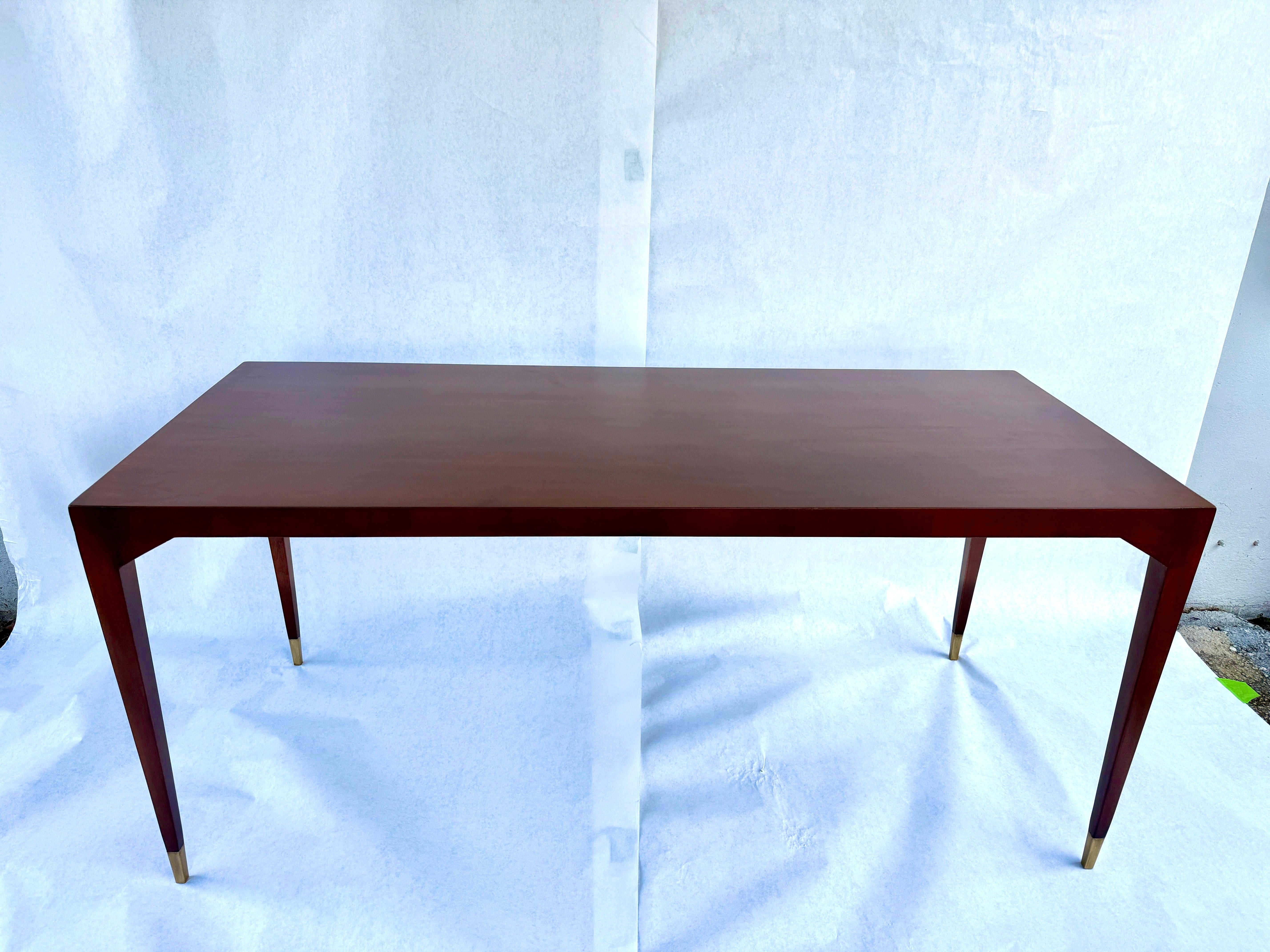 Milieu du XXe siècle Table à cocktail italienne Art Déco en bois satiné et laiton en vente