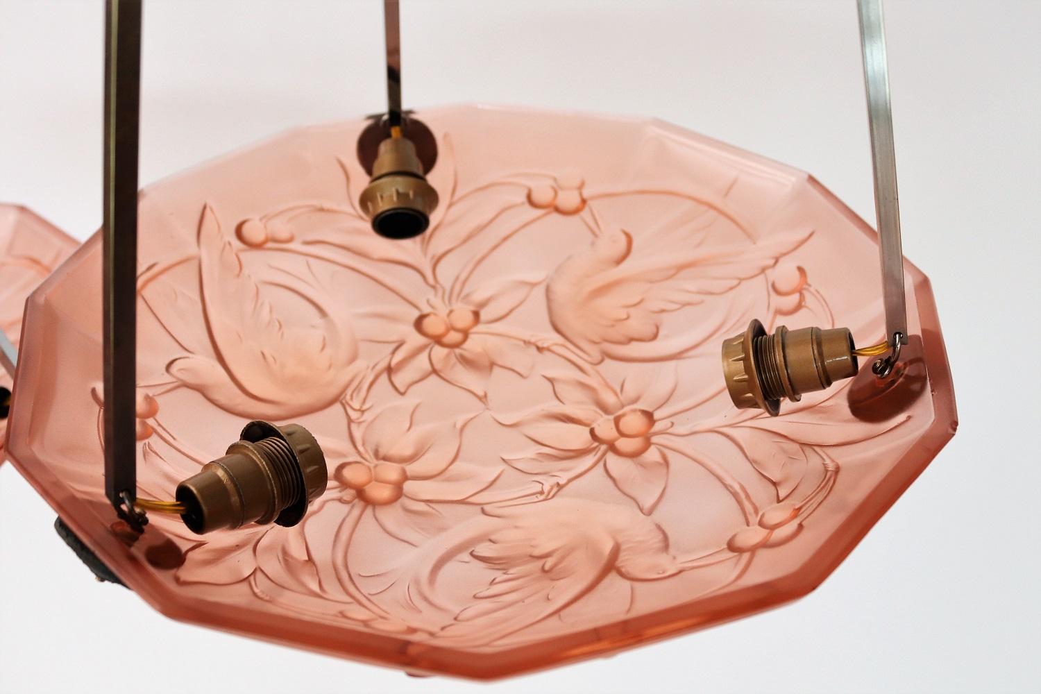 Mid-20th Century Italian Art Deco Sculptured Glass and Chrome Chandelier in Pink, 1940s For Sale