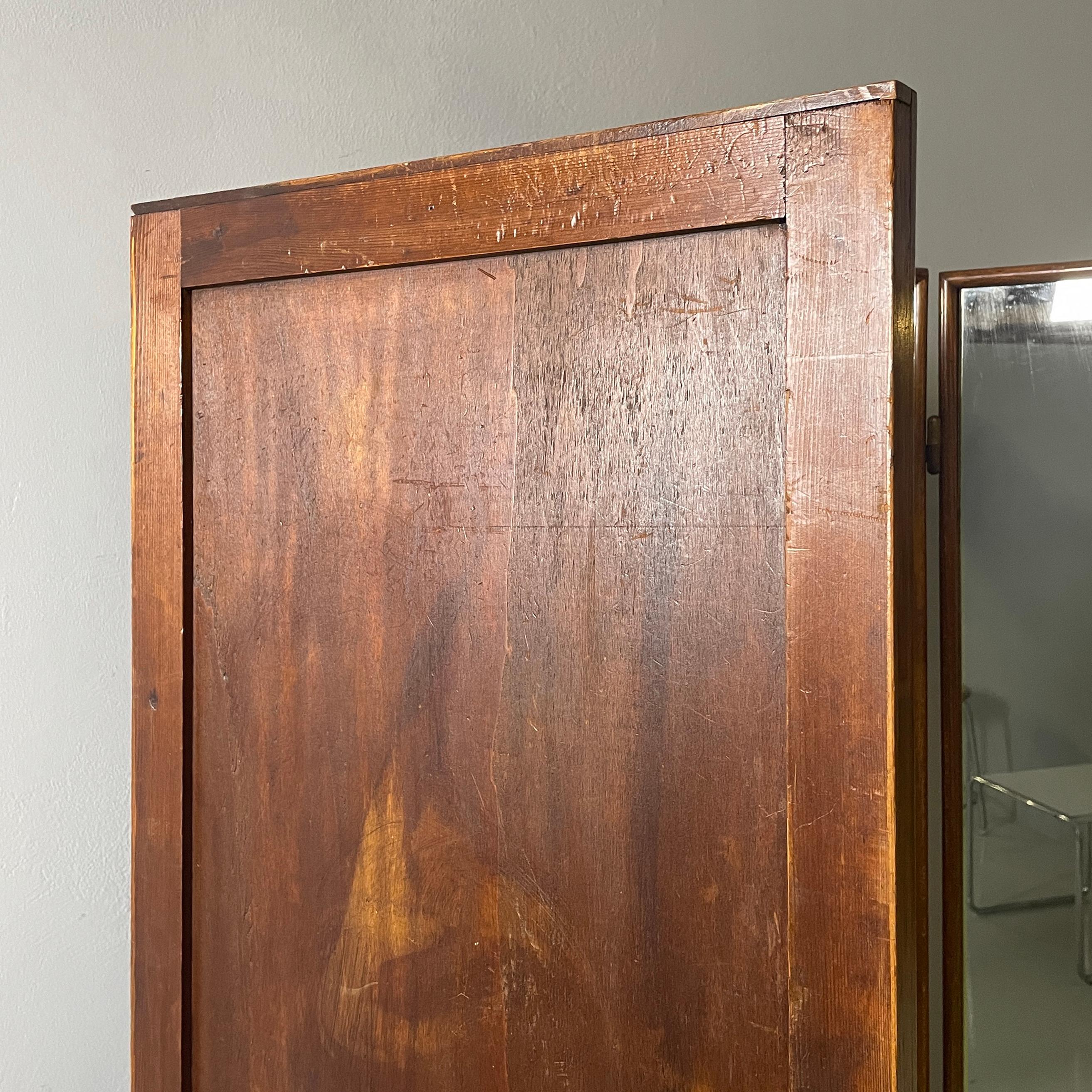 Italian art deco Self-supporting floor mirror in wood, 1940s For Sale 4