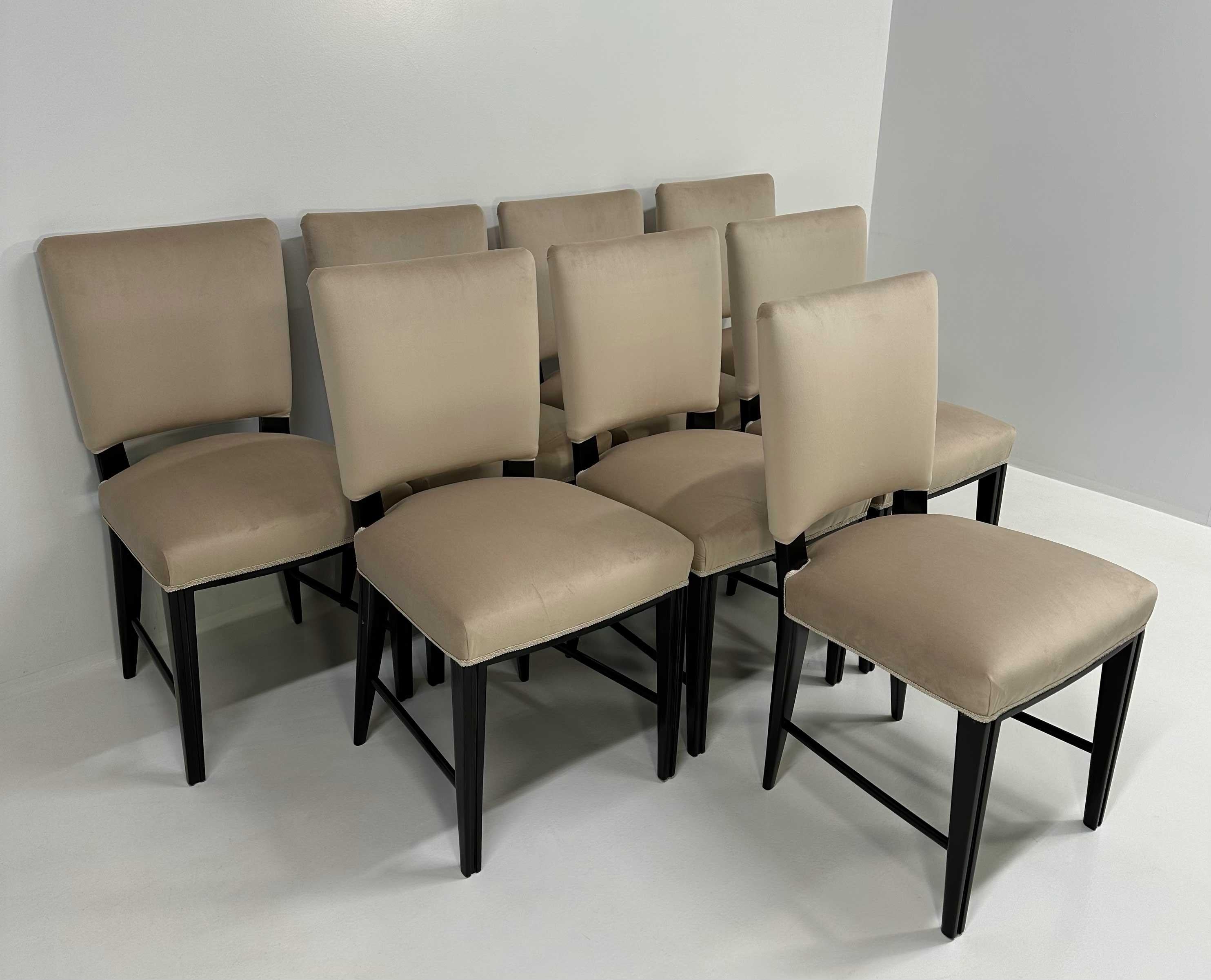 Metà XX secolo Set di 8 sedie in velluto nero e beige di Cassi Ramelli, anni '40. in vendita