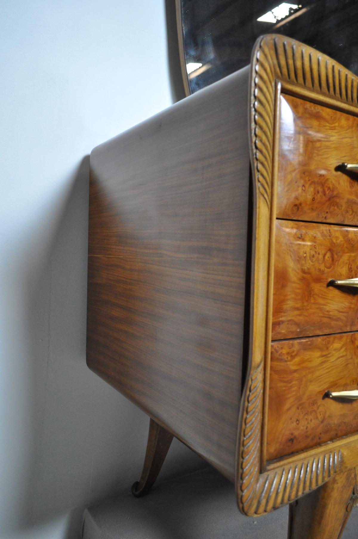 Italian Art Deco Set of Chest of Drawers and Nightstands, 1930s For Sale 8