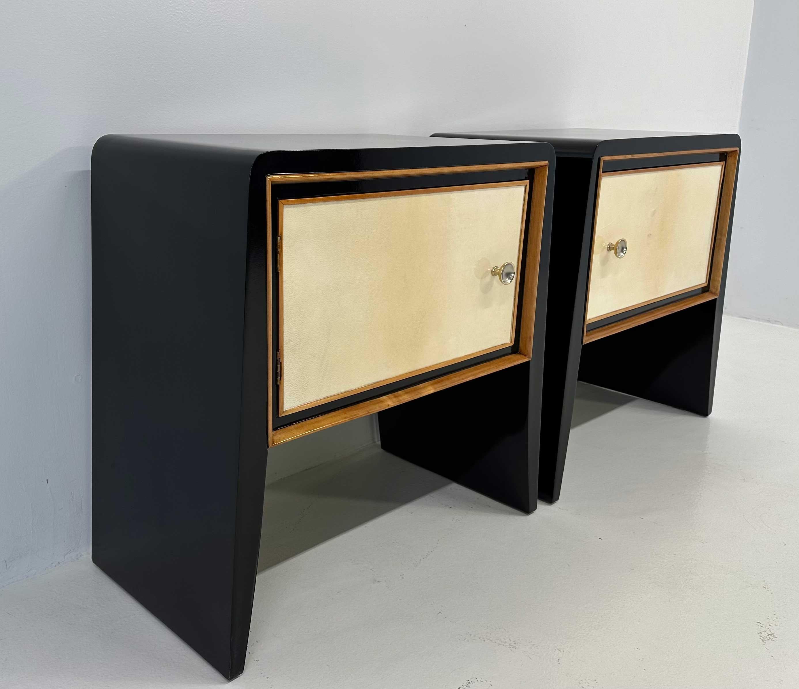 Italian Art Deco Set Of Dresser and Nightstand By Paolo Buffa, 1940s 1