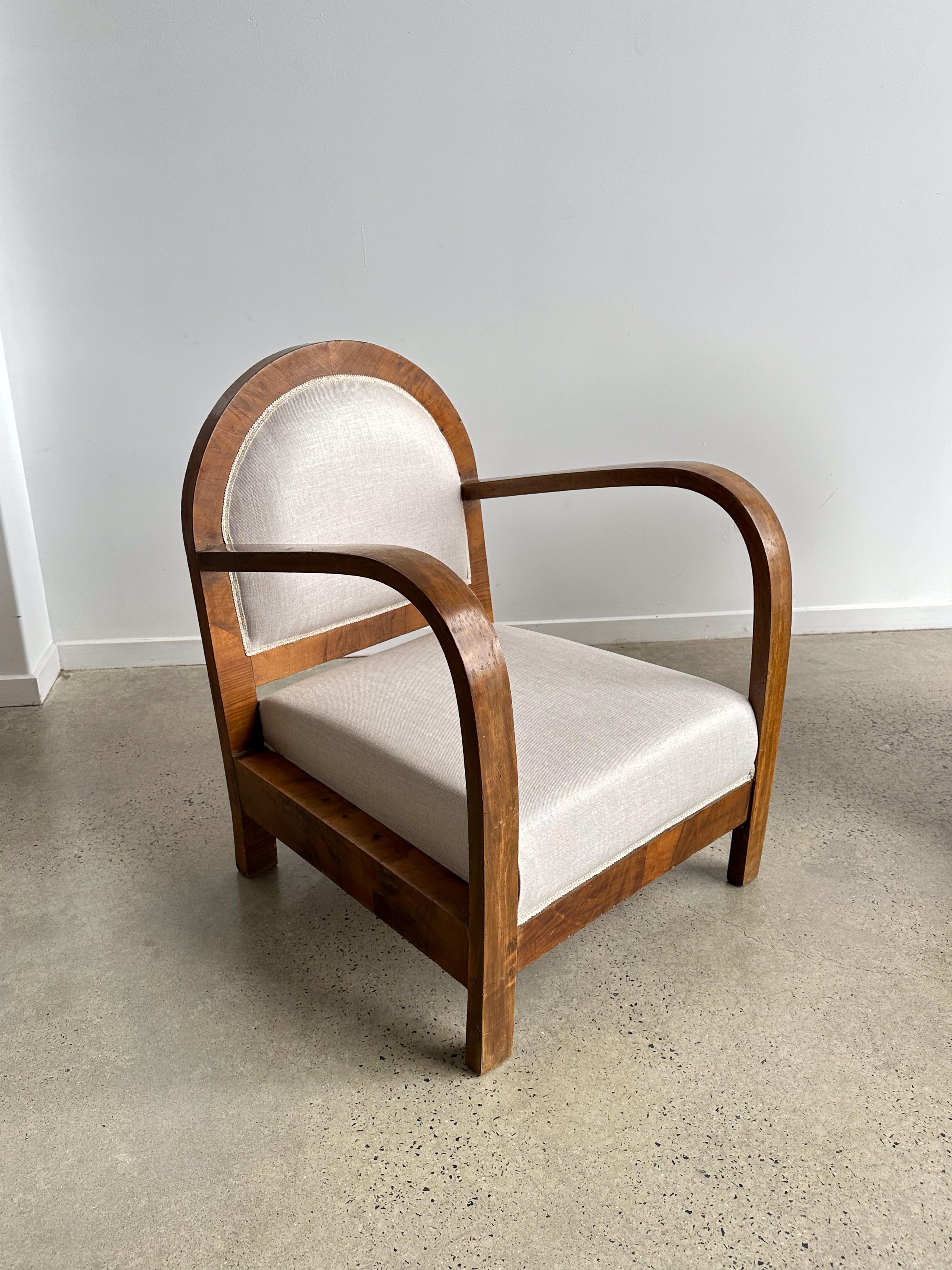 Italian Art Deco Set of Two Fabric & Mahogany Armchairs In Good Condition For Sale In Byron Bay, NSW