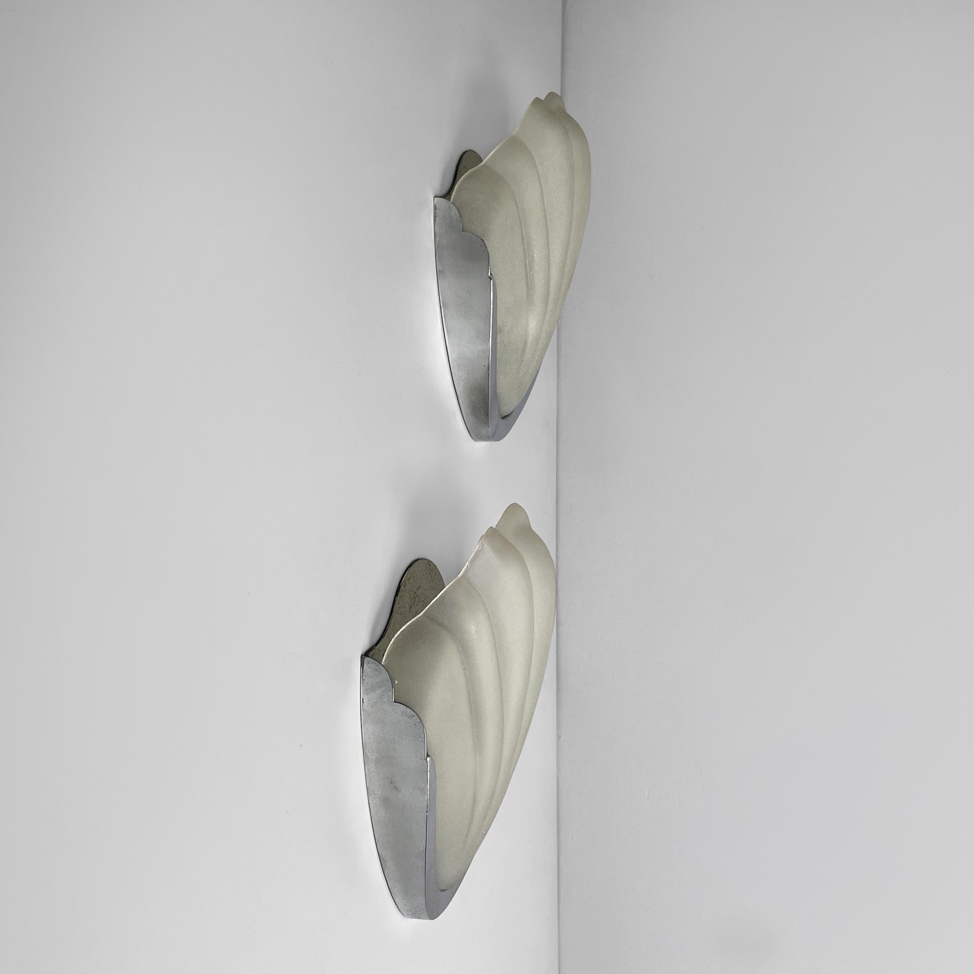 Italian Art Deco shell-shaped wall lamps in glass and metal, 1930s In Fair Condition For Sale In MIlano, IT