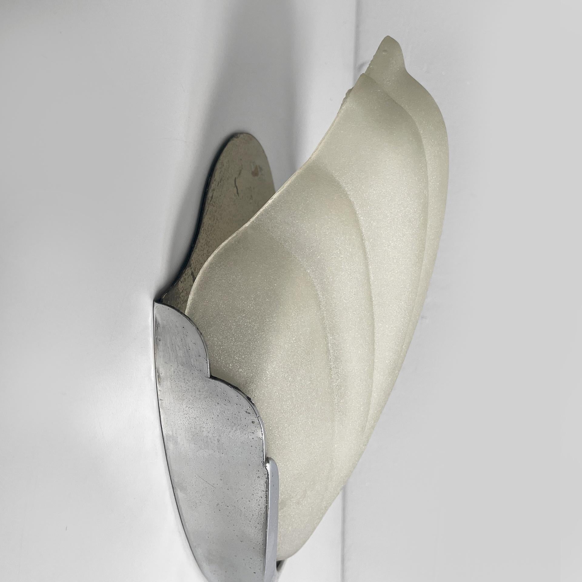 Italian Art Deco shell-shaped wall lamps in glass and metal, 1930s For Sale 1