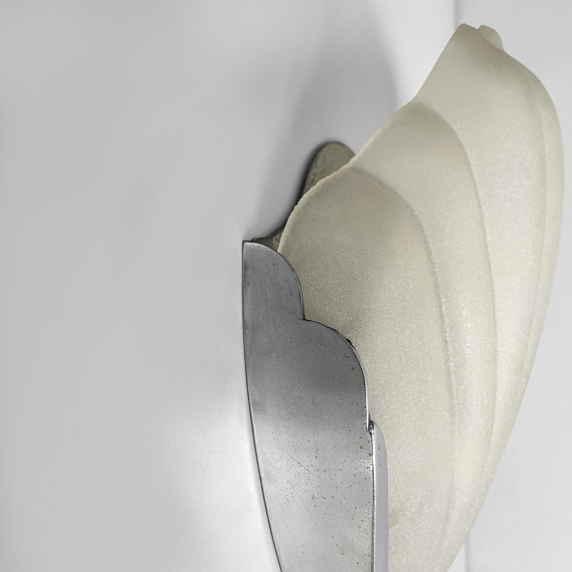 Italian Art Deco shell-shaped wall lamps in glass and metal, 1930s For Sale 2