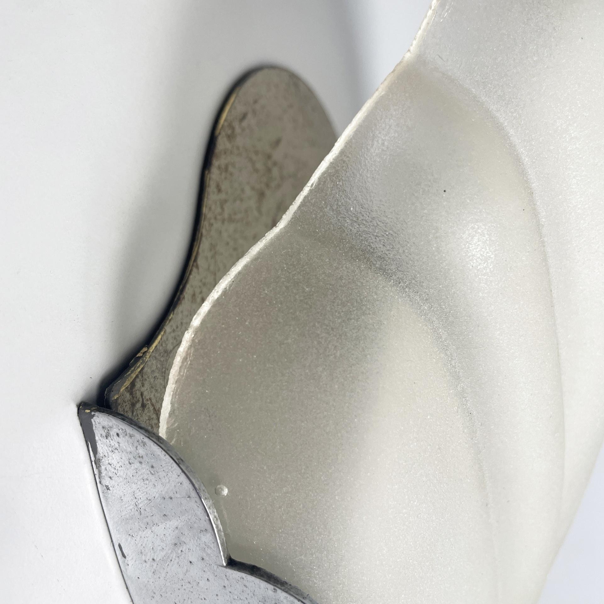Italian Art Deco shell-shaped wall lamps in glass and metal, 1930s For Sale 4