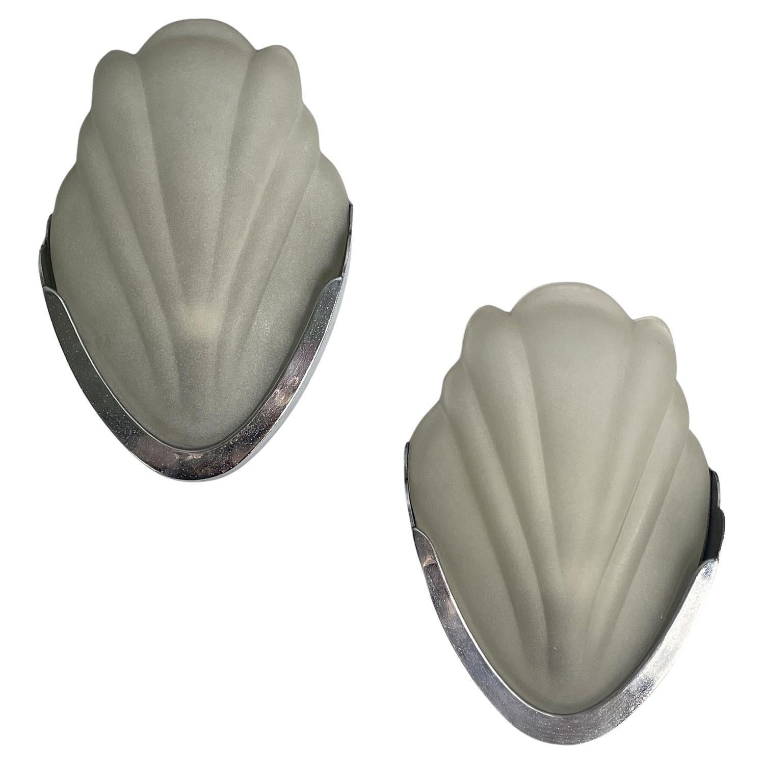 Italian Art Deco shell-shaped wall lamps in glass and metal, 1930s For Sale