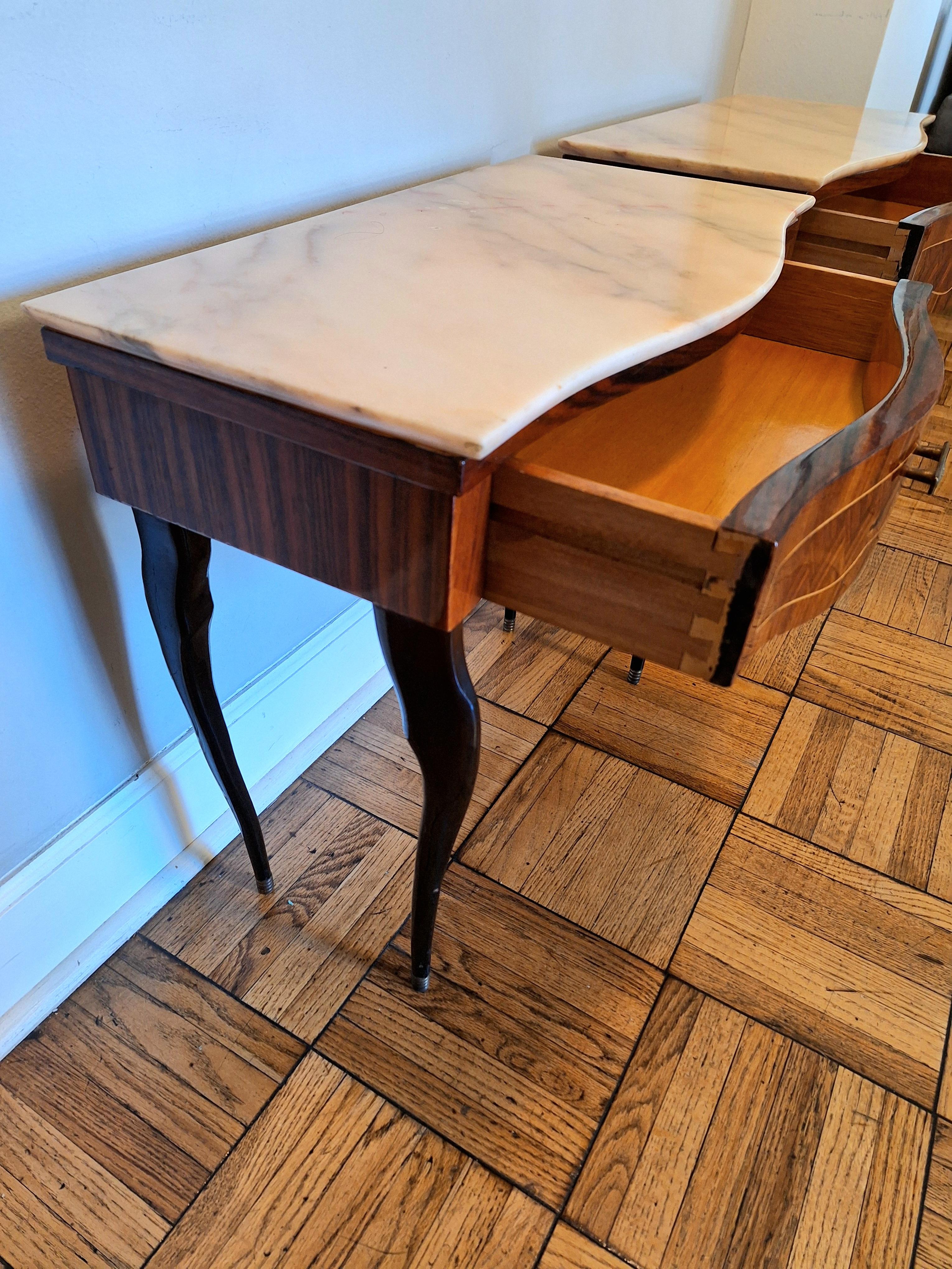Mesa auxiliar Art Déco italiana - Mesillas de noche en Bueno estado para la venta en Los Angeles, CA