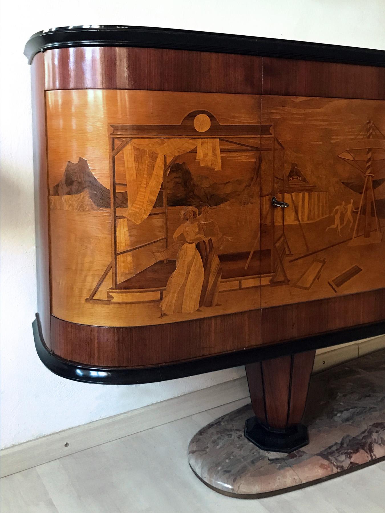 Italian Art Deco Sideboard Buffet by Vittorio Dassi with Big Inlaid Scene, 1940s In Good Condition In Traversetolo, IT