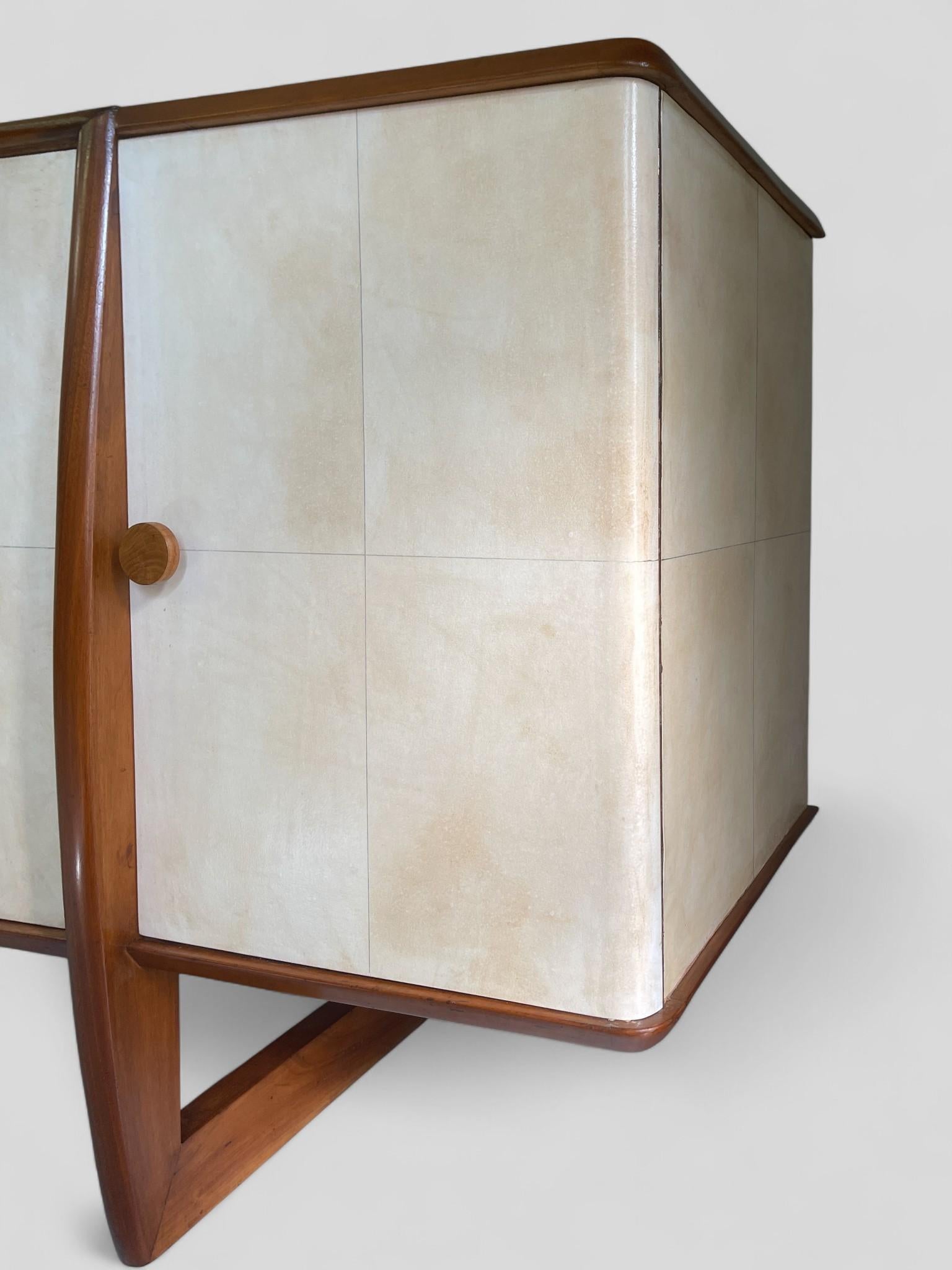 Italian Art Deco Sideboard in Parchment, 1940s For Sale 6
