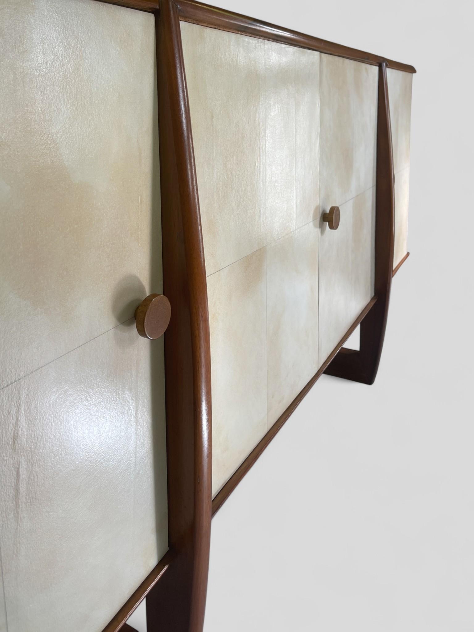 Italian Art Deco Sideboard in Parchment, 1940s For Sale 9