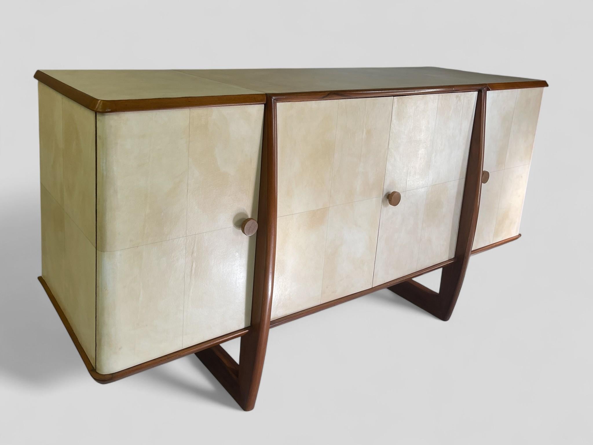 Italian Art Deco Sideboard in Parchment, 1940s In Good Condition For Sale In Traversetolo, IT