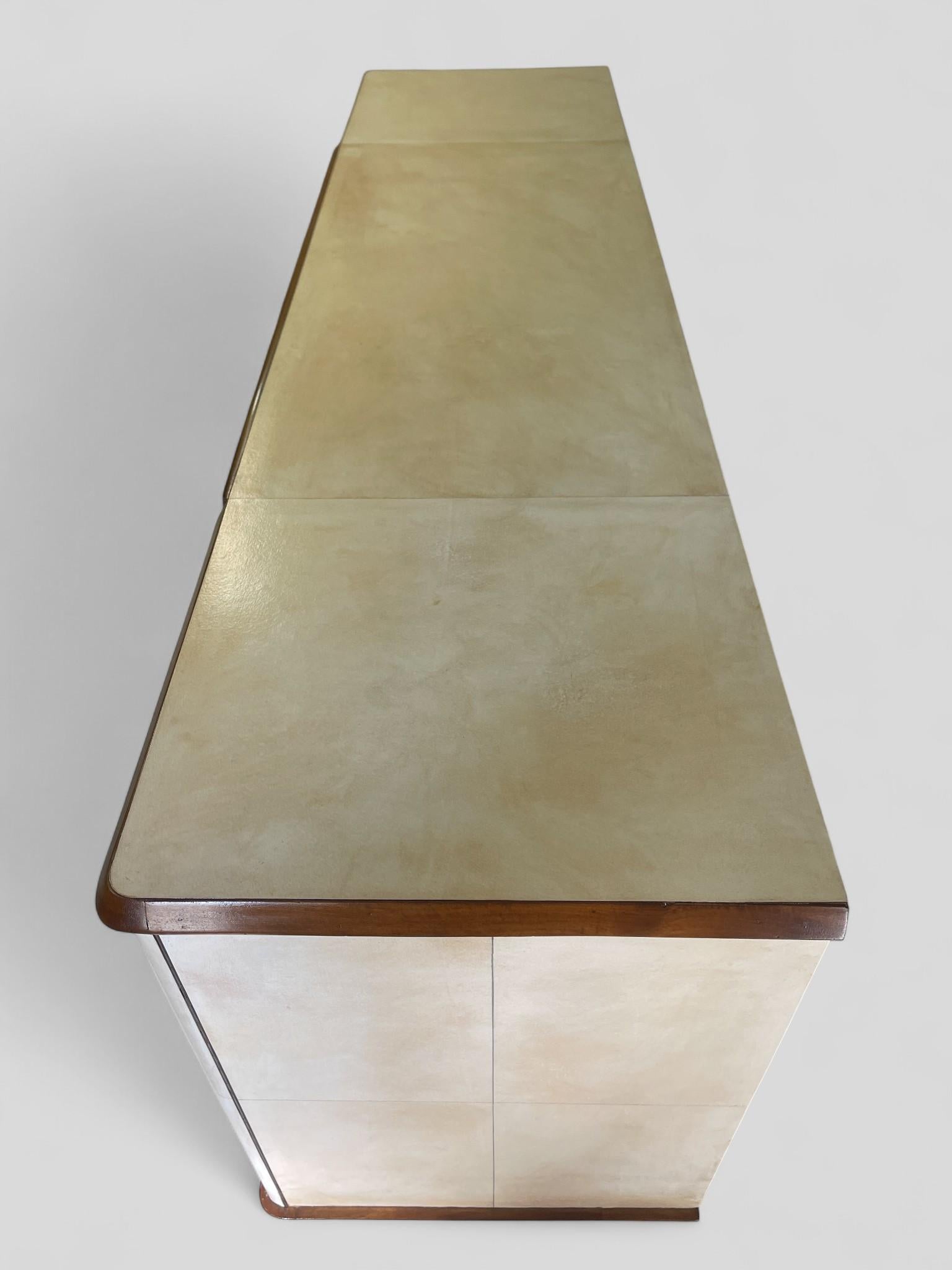 Italian Art Deco Sideboard in Parchment, 1940s For Sale 1