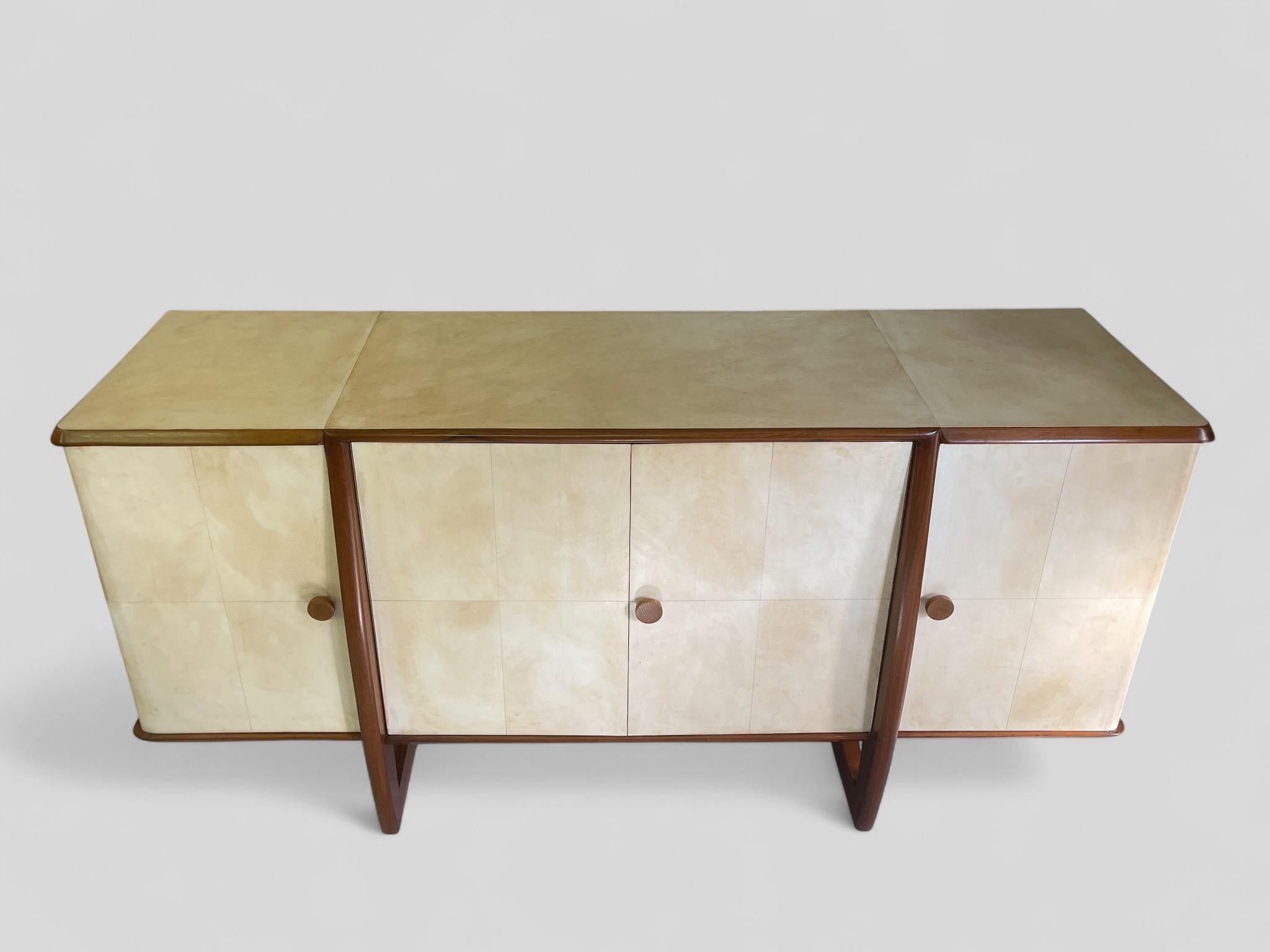Italian Art Deco Sideboard in Parchment, 1940s For Sale 3