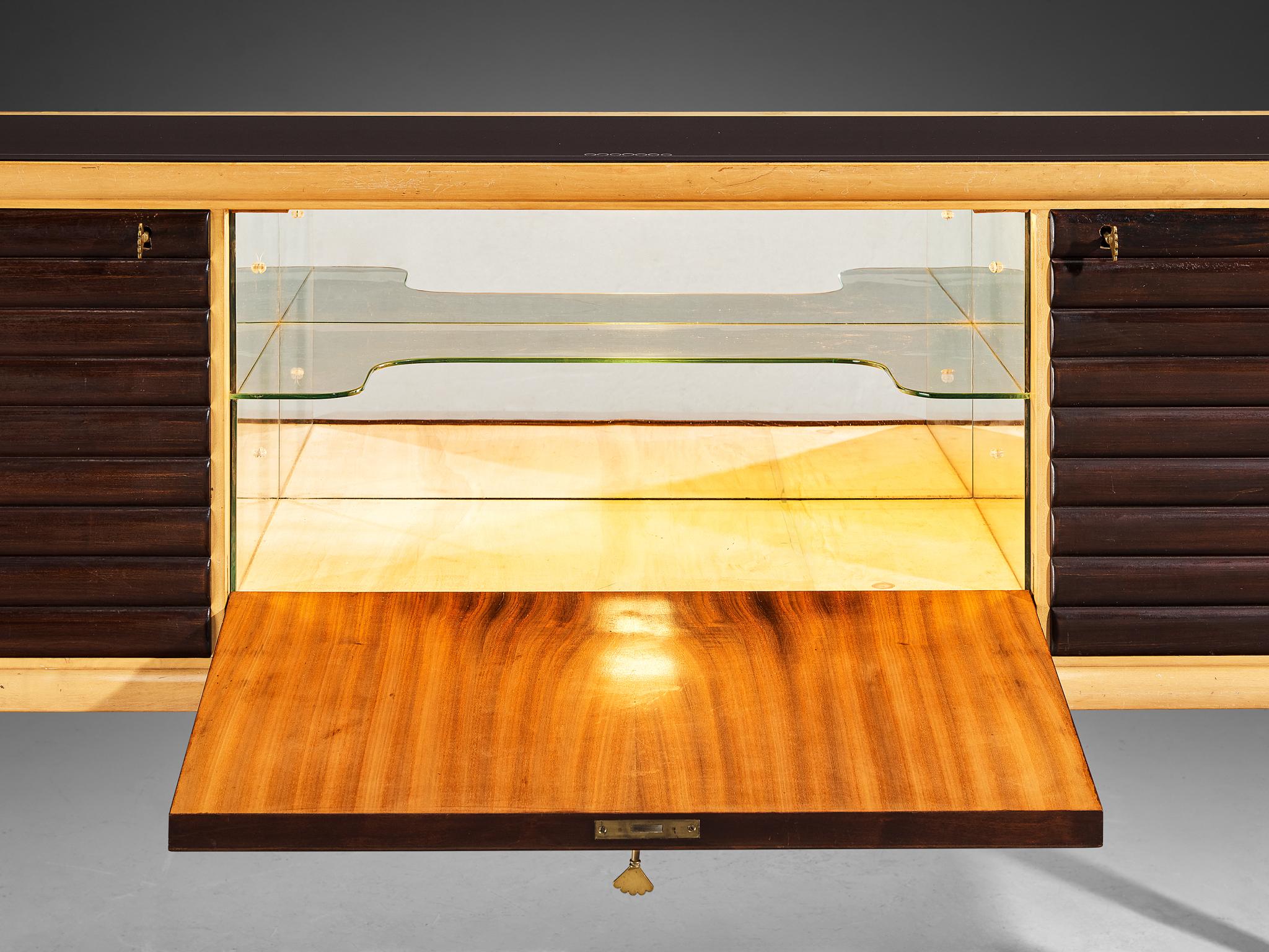 Credenza Art Deco italiana in noce, acero, mogano, vetro e ottone 3