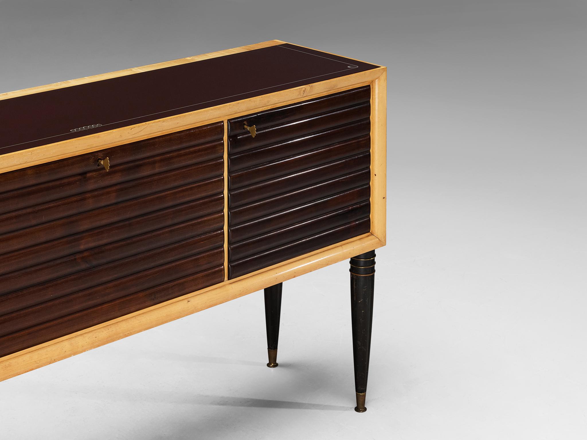 Credenza Art Deco italiana in noce, acero, mogano, vetro e ottone In condizioni buone a Waalwijk, NL