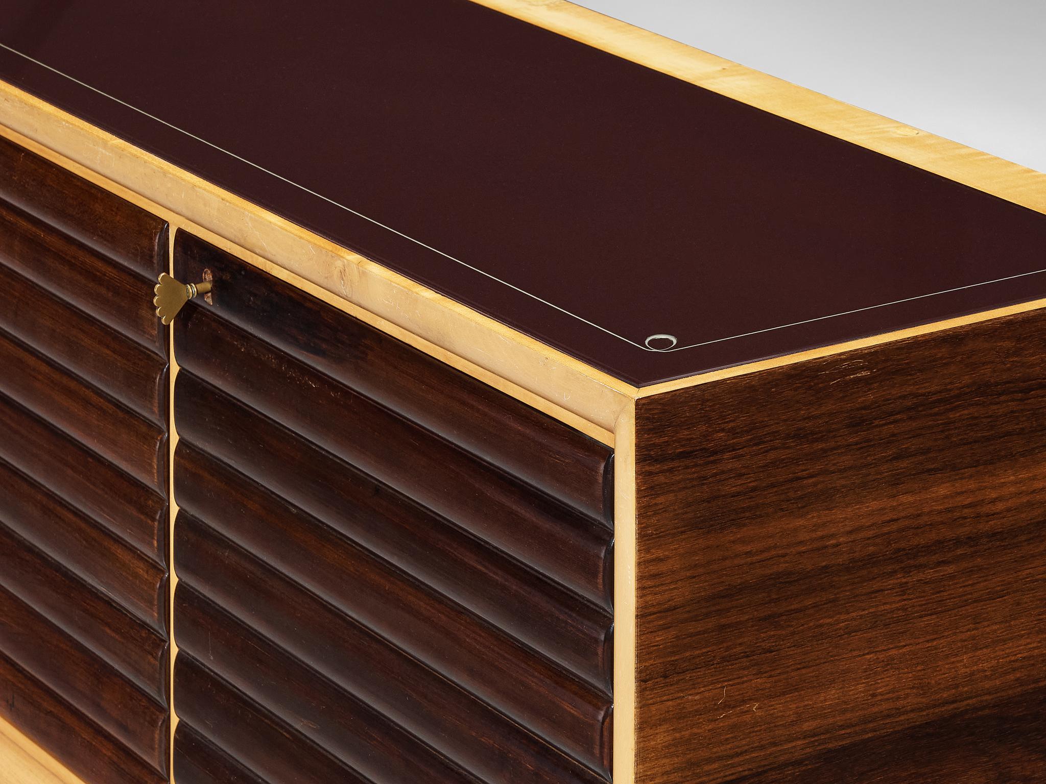 Credenza Art Deco italiana in noce, acero, mogano, vetro e ottone 1