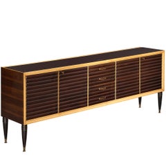Italienisches Art déco-Sideboard aus Nussbaum-Ahorn-Mahagoni-Glas und Messing im Art déco-Stil