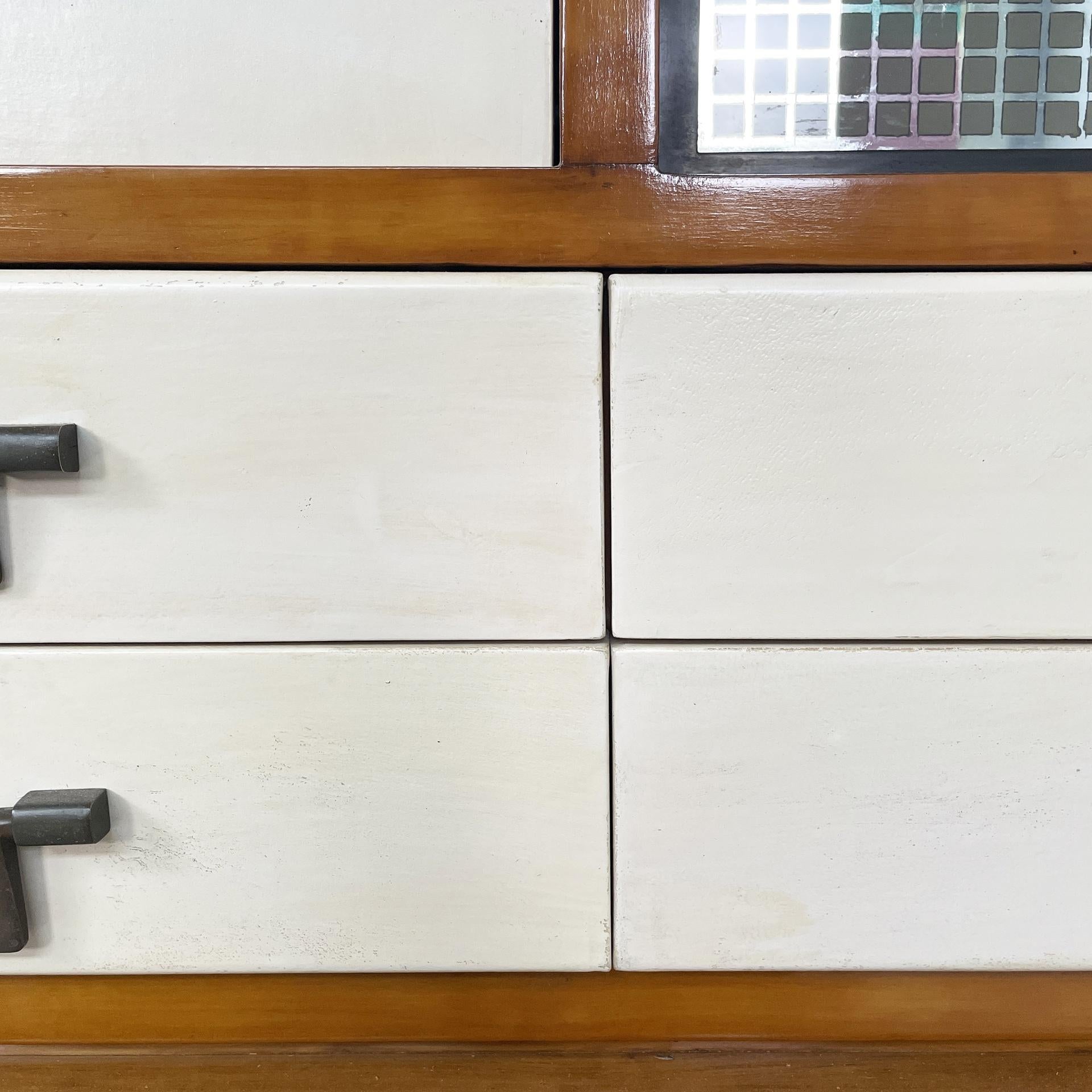 Italian Art Deco sideboard in wood, brass and glass, 1940s For Sale 11