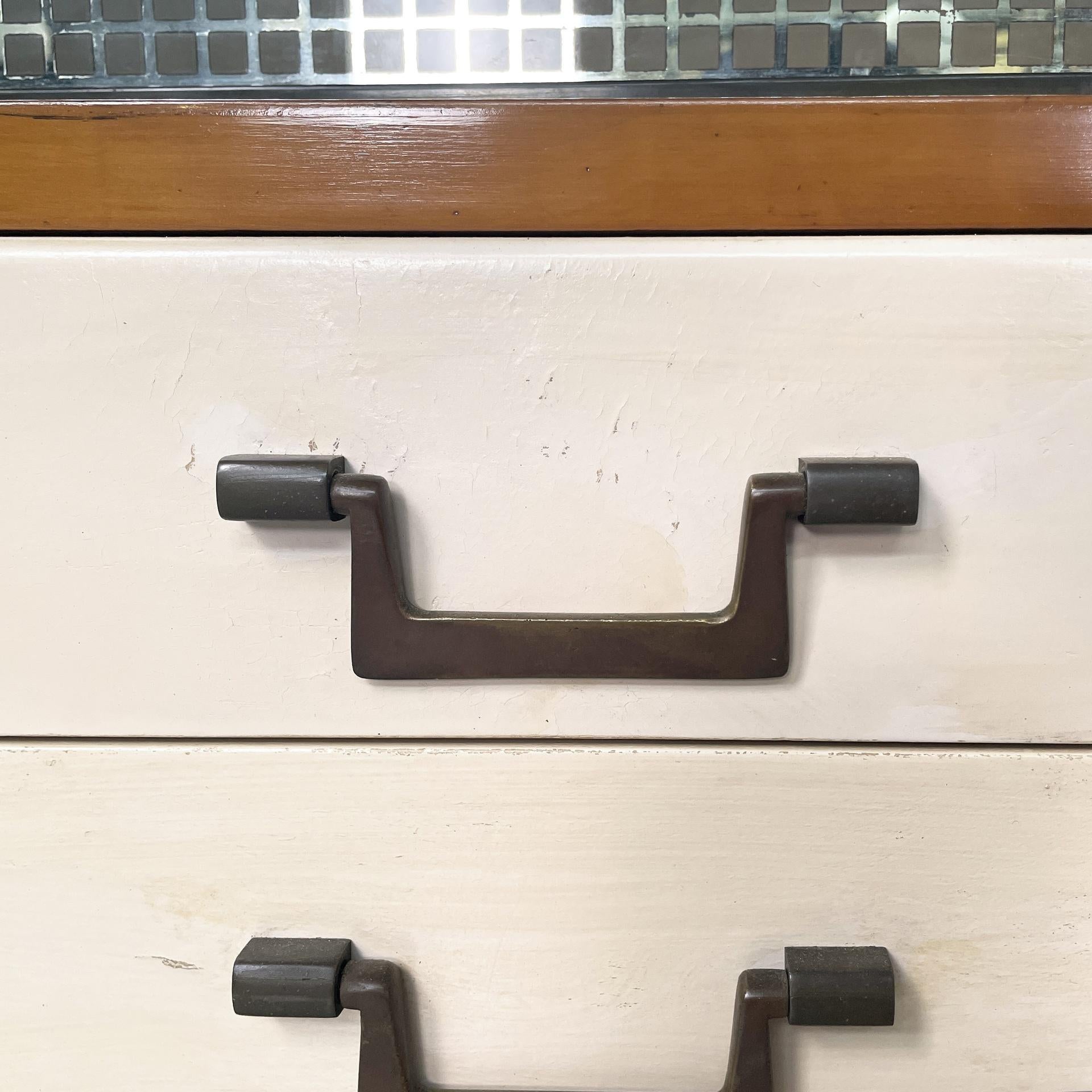 Italian Art Deco sideboard in wood, brass and glass, 1940s For Sale 13