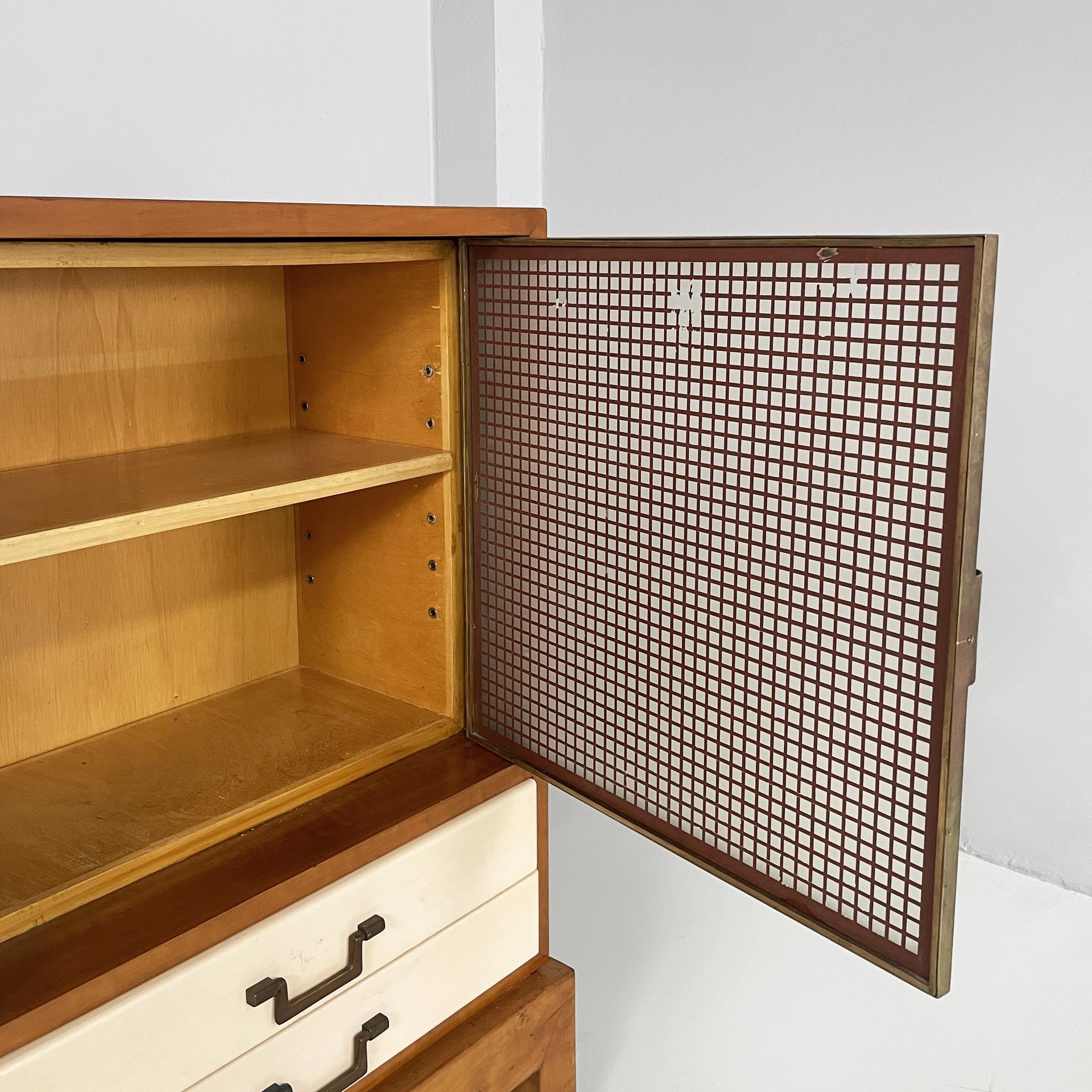 Italian Art Deco sideboard in wood, brass and glass, 1940s For Sale 2