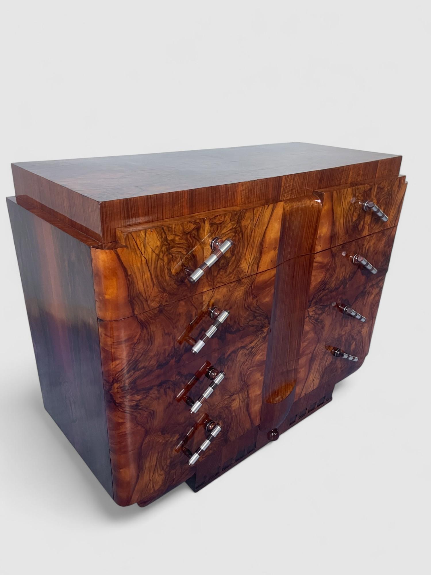Mid-20th Century Italian Art Deco' Sideboard or Chest of Drawers in Walnut, Italy 1930s For Sale