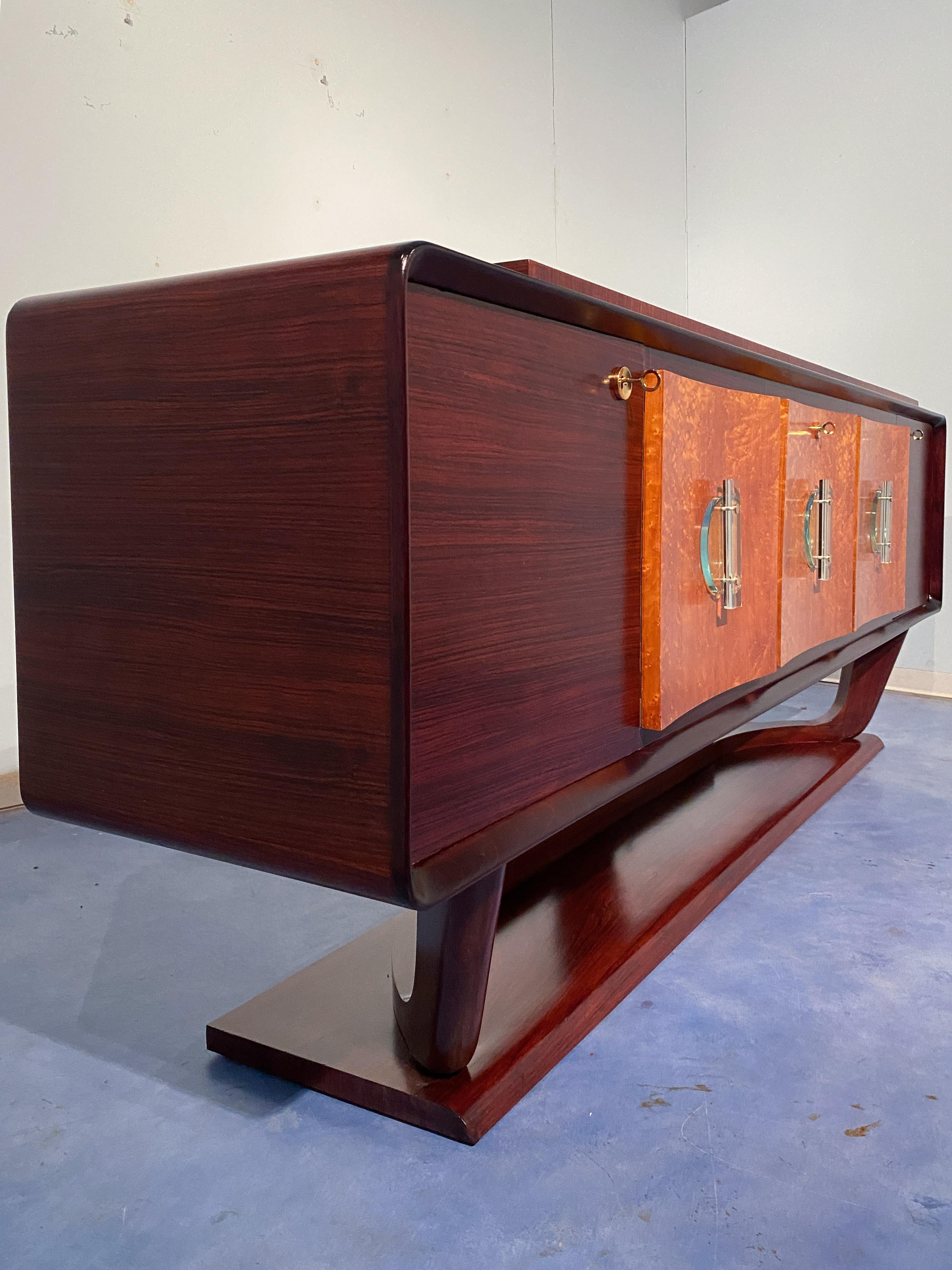 Italian Art Deco Sideboard with Bar Cabinet Attributed to Osvaldo Borsani, 1940s In Good Condition For Sale In Traversetolo, IT