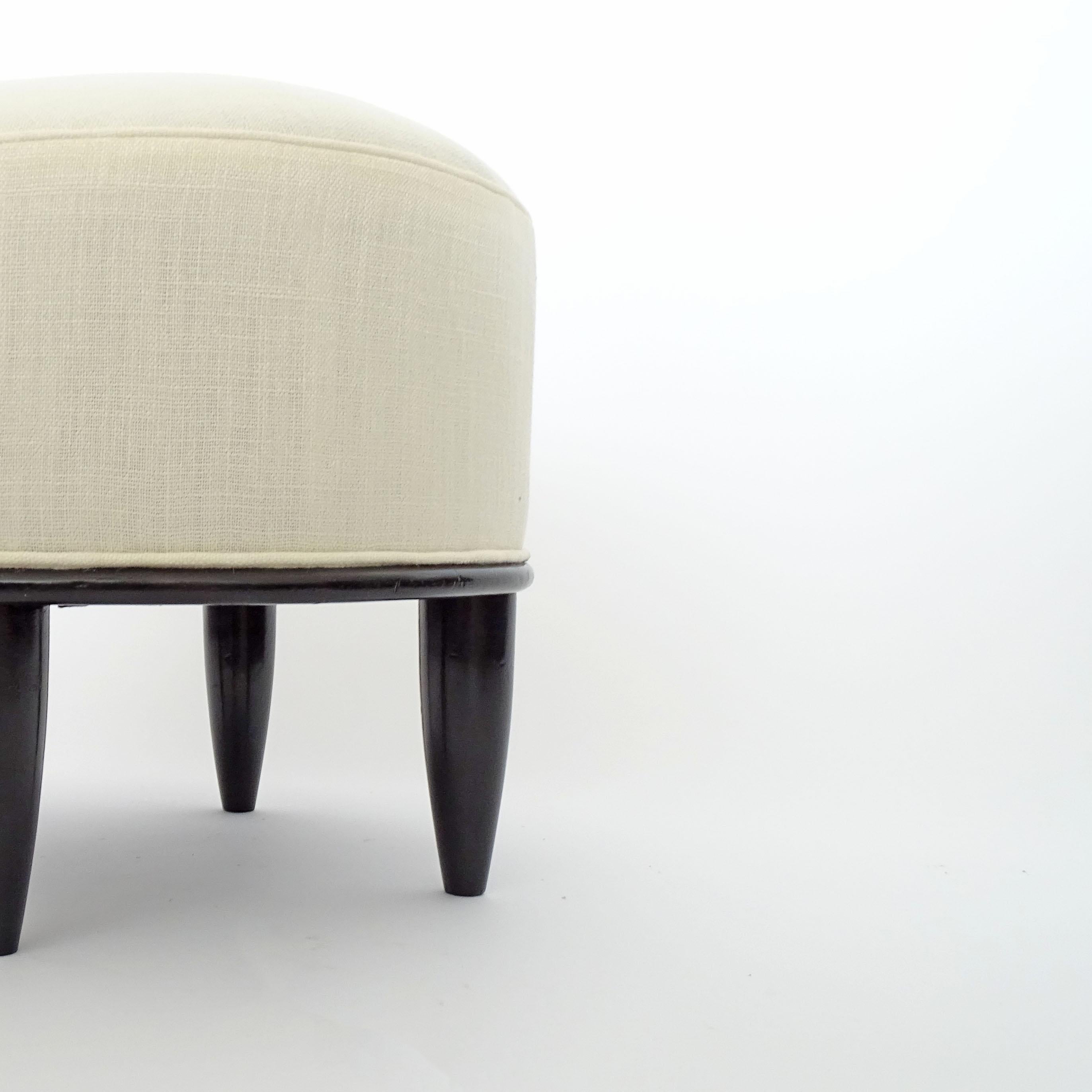 Italian Art Deco Single Round Stool in Lacquered Wood and White Linen In Excellent Condition For Sale In Milan, IT