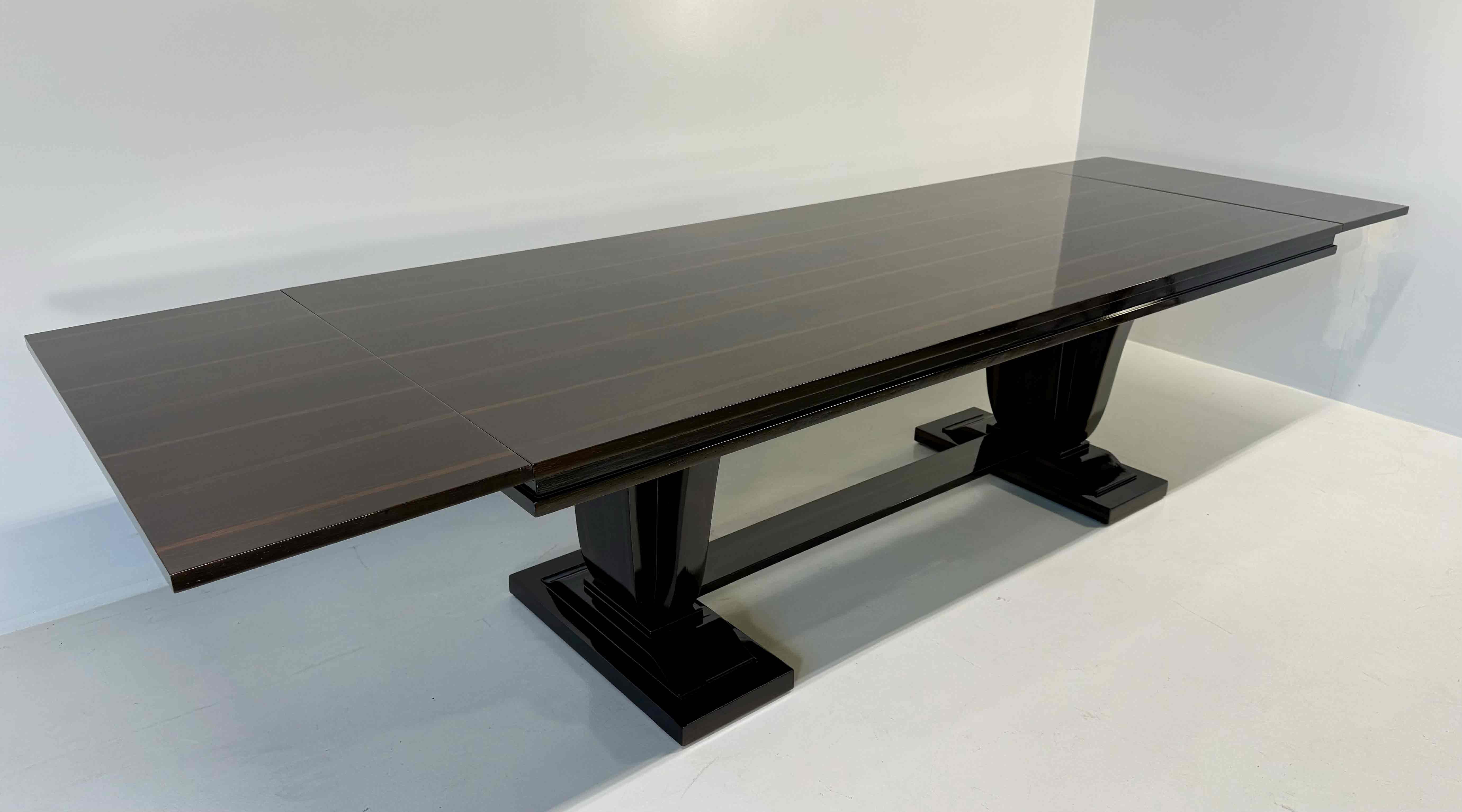Italian Art Deco Smoked Oak and Black Profile Extendable Table, 1940s For Sale 7