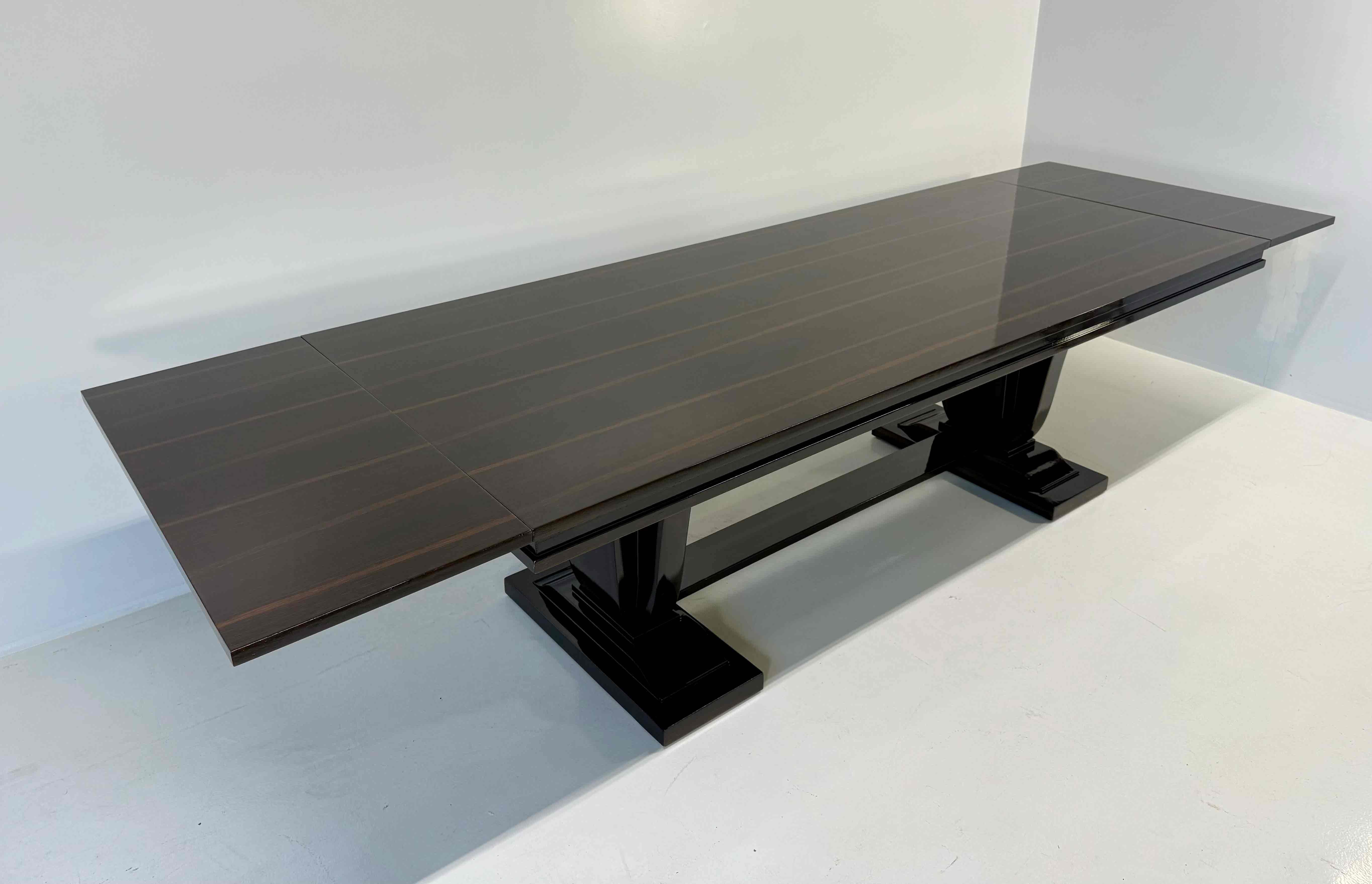 Italian Art Deco Smoked Oak and Black Profile Extendable Table, 1940s For Sale 8
