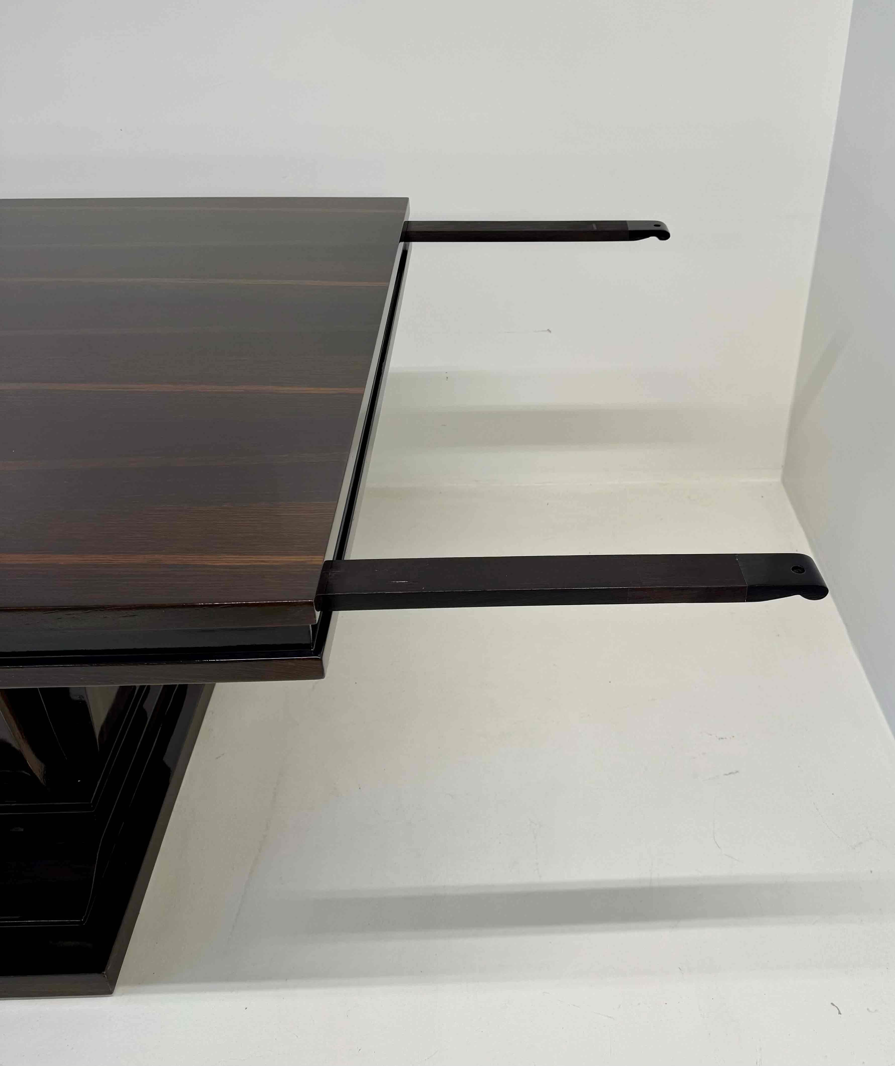 Italian Art Deco Smoked Oak and Black Profile Extendable Table, 1940s For Sale 6