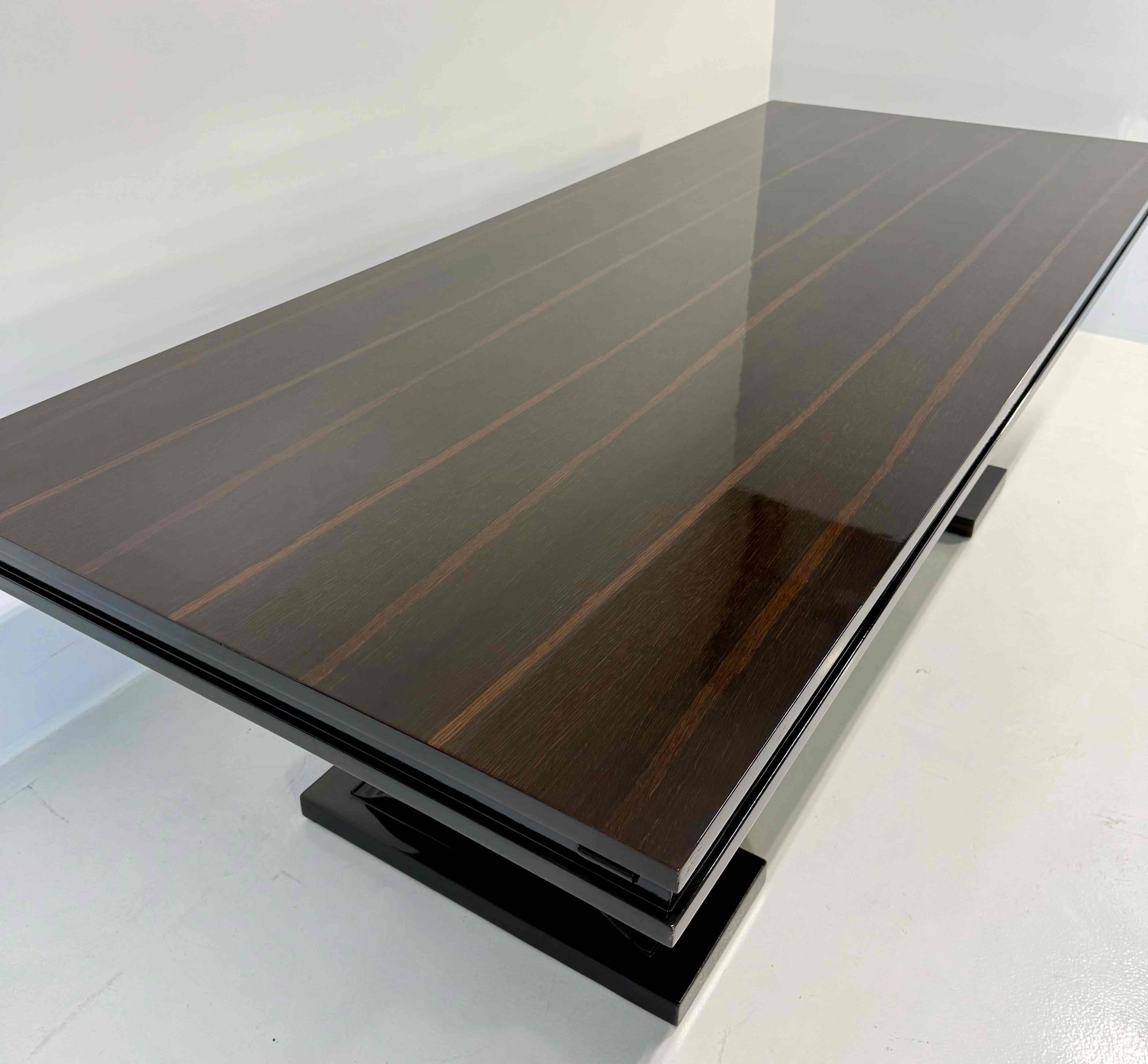 Italian Art Deco Smoked Oak and Black Profile Extendable Table, 1940s For Sale 1