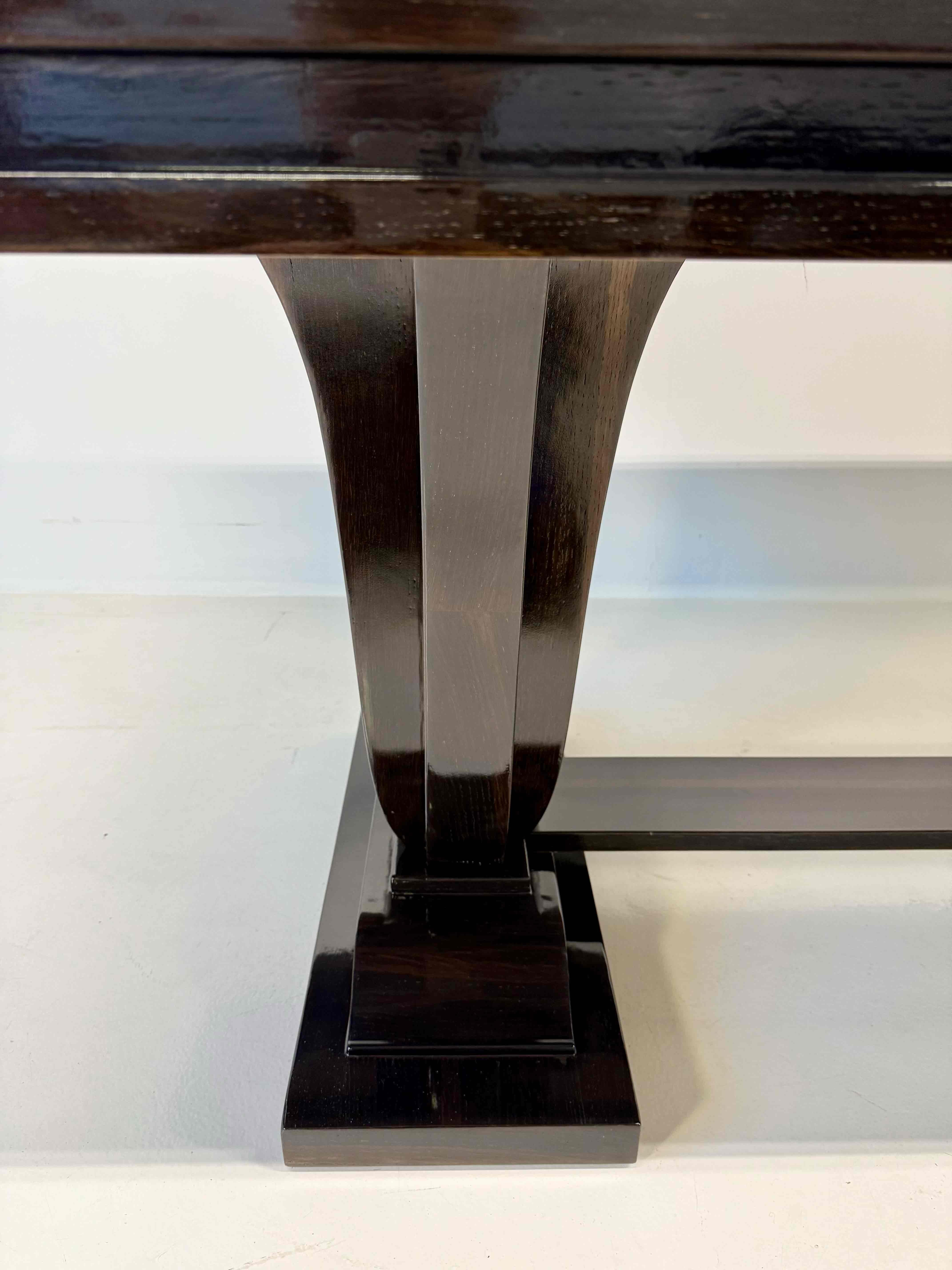 Italian Art Deco Smoked Oak and Black Profile Extendable Table, 1940s For Sale 3