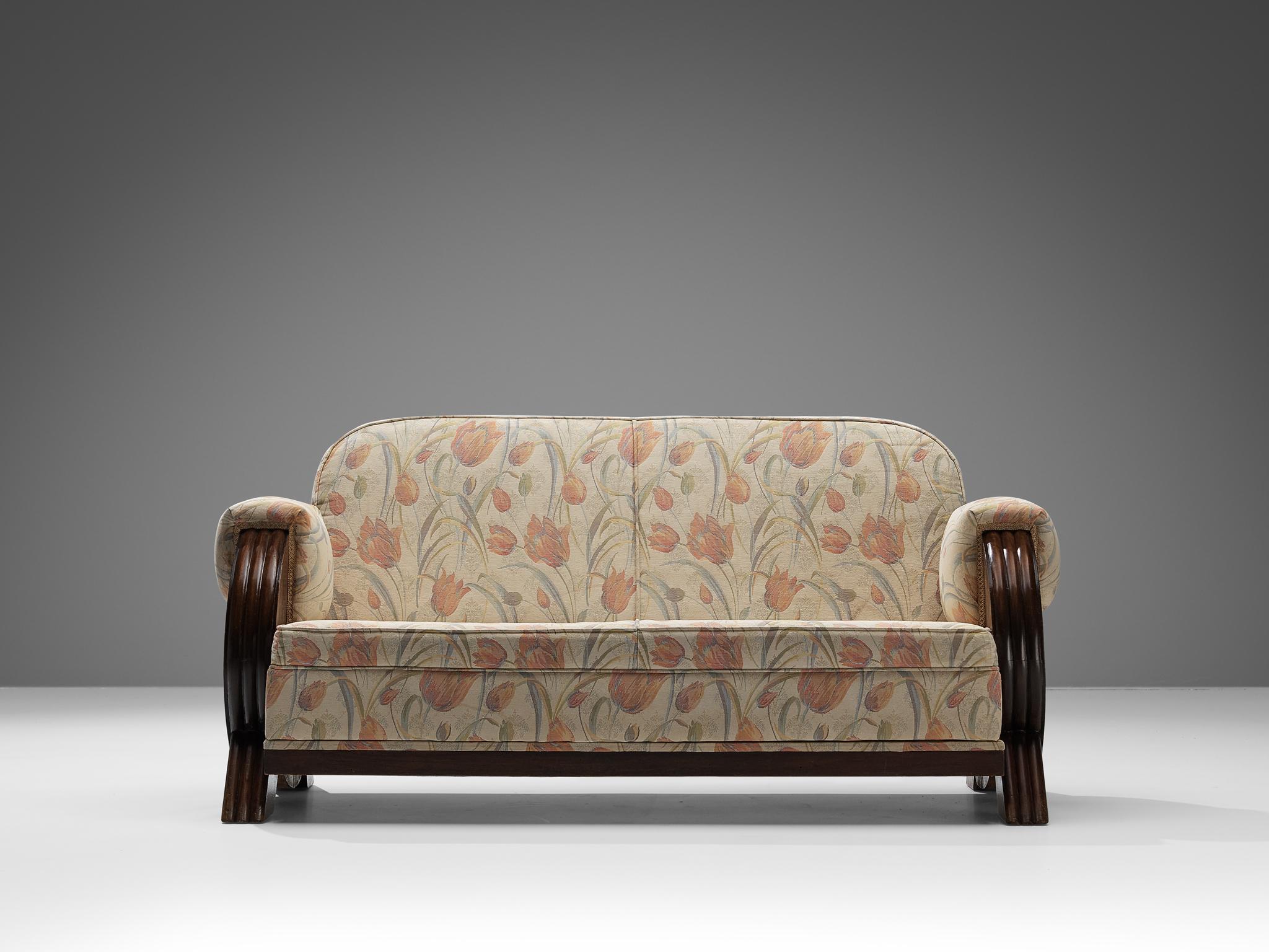 Sofa, fabric, stained beech, brass, Europe, 1940s

This exquisite sofa exudes the Art Deco style of the 1940s. With its imposing shapes, this design deserves a prominent place in one's interior. Truly exceptional about this piece are the largely