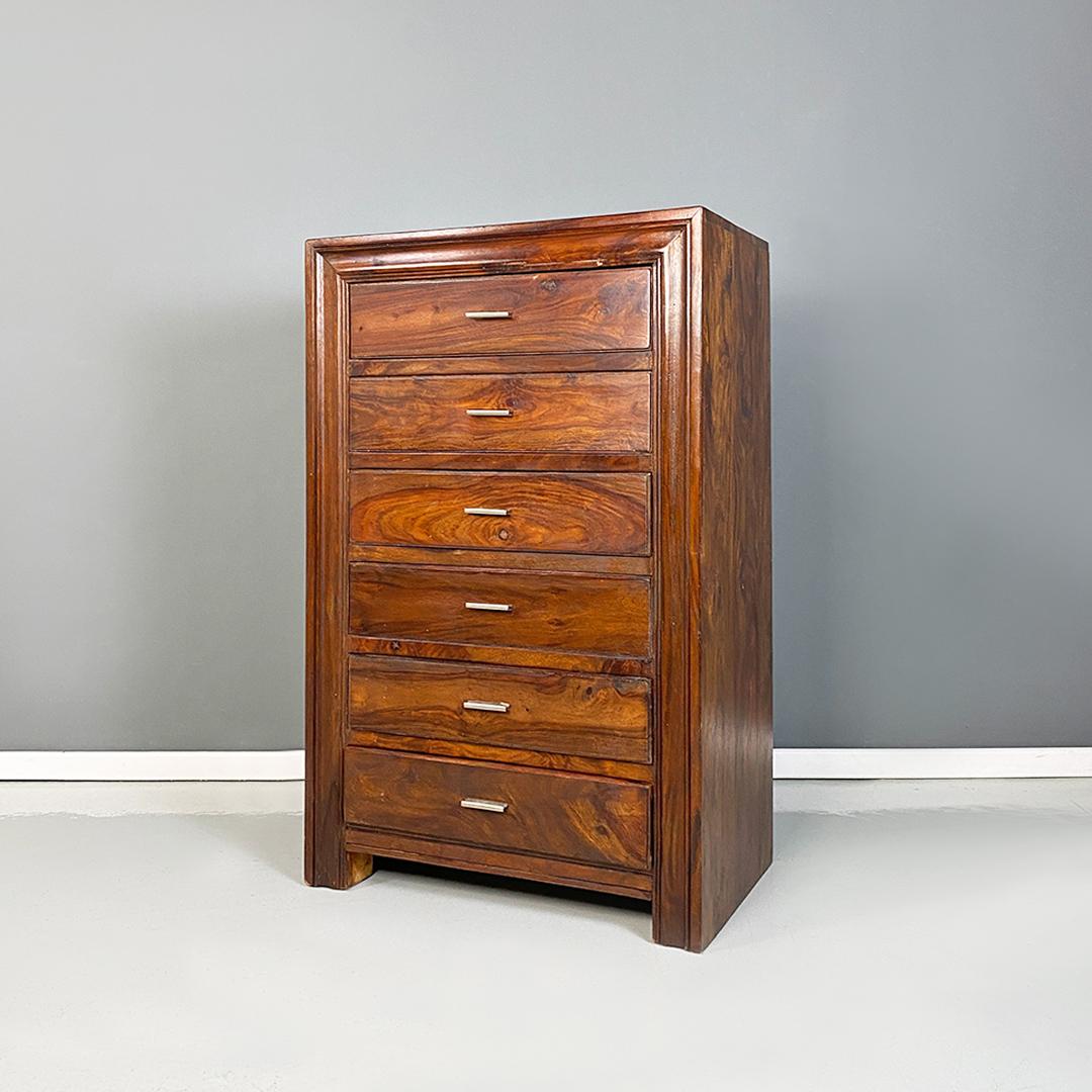 Italian art decò solid walnut wood and satin aluminium details chest of drawers, 1940s.
Beautiful Art Deco chest of drawers with solid walnut wood structure with a rectangular base, square shape, with six sliding drawers and satin aluminum handles.