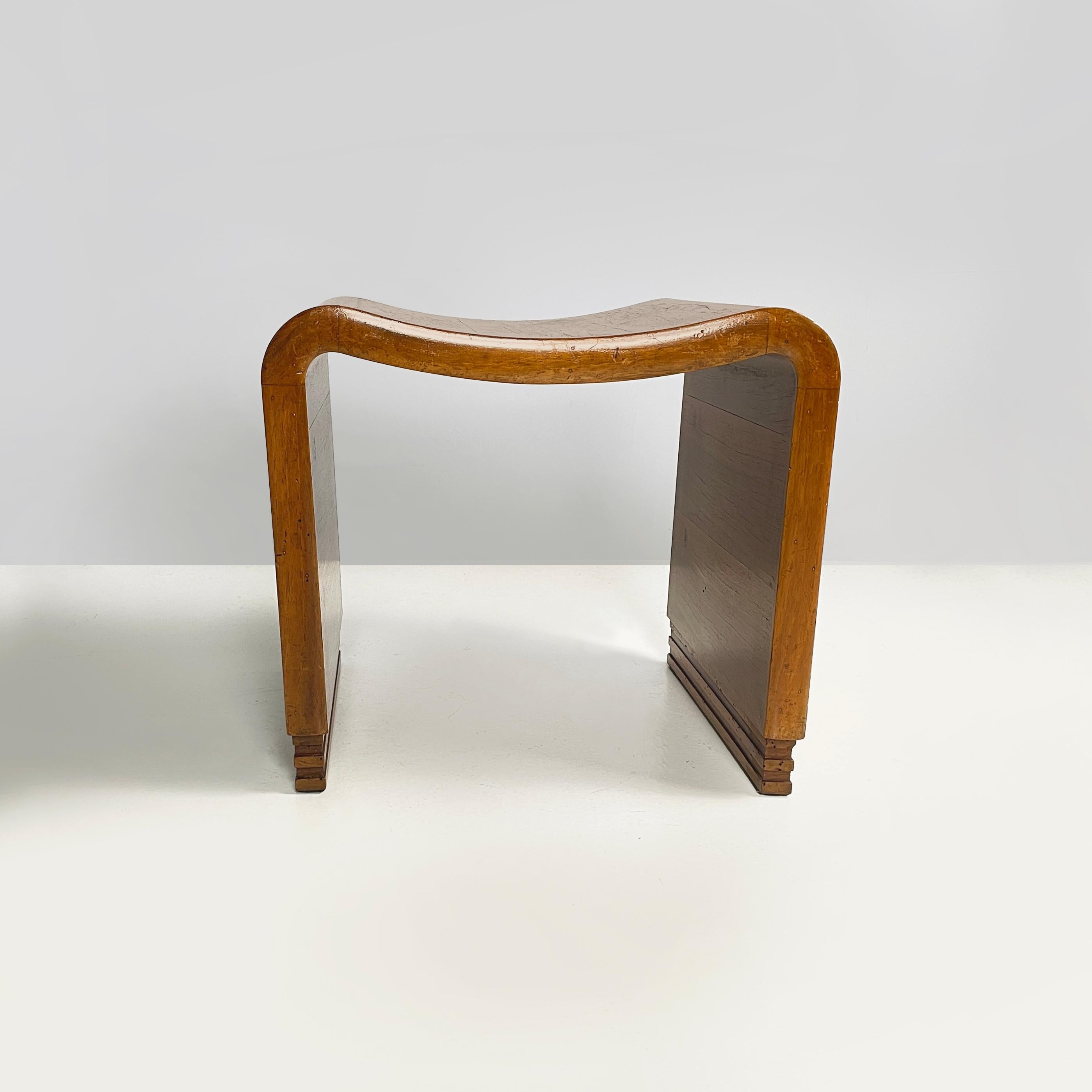 Italian art deco Stool in solid wood, 1930s
Table stool in solid wood with rectangular section. The seat is curved. The stool has only two legs with finely worked feet. Belonging to Art Deco.
1930s.
Good condition, light signs of aging.
Measurements