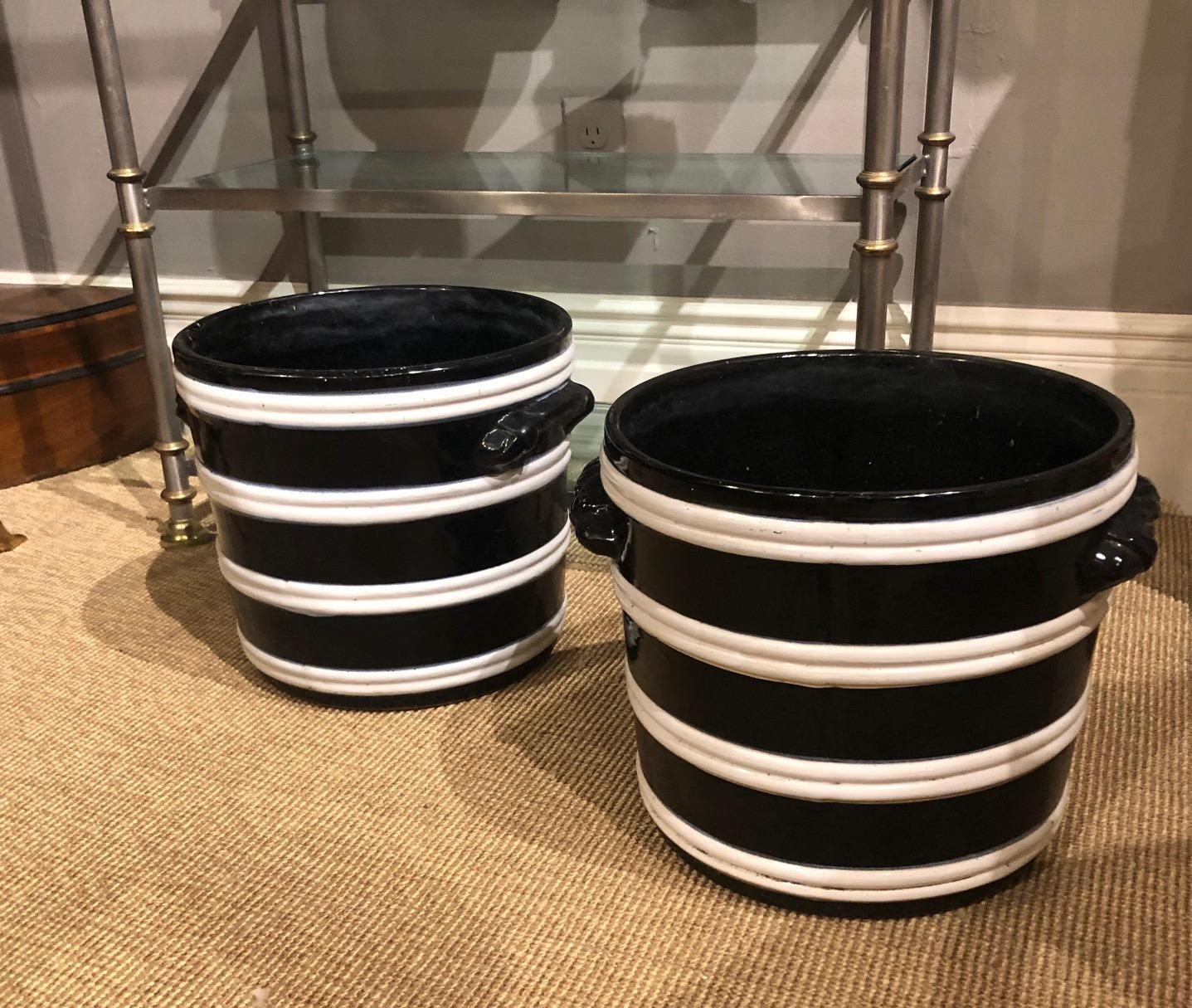 Italienische Art Déco-Stil Schwarz & Weiß Keramik Pflanzgefäße (Glasiert) im Angebot