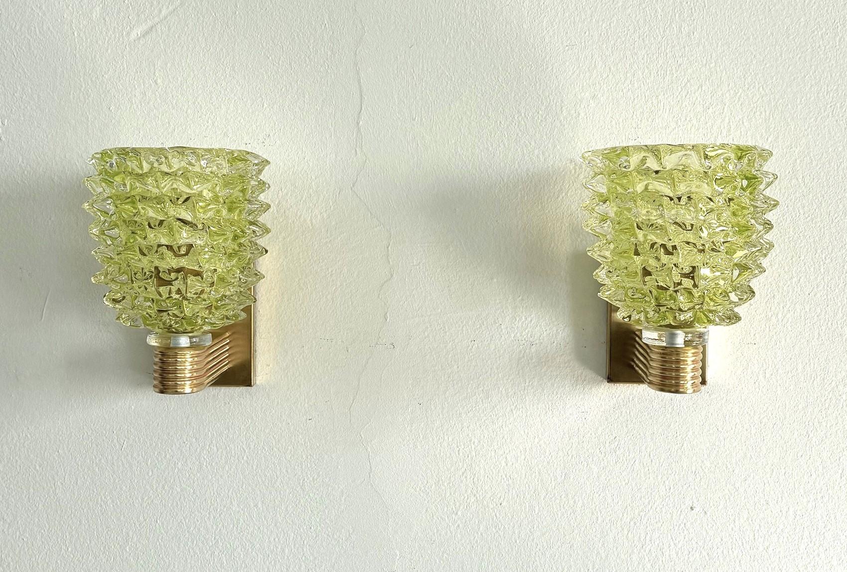 Apliques de latón y cristal de Murano verde rostrato, estilo Art Déco italiano, años 90 en venta 4