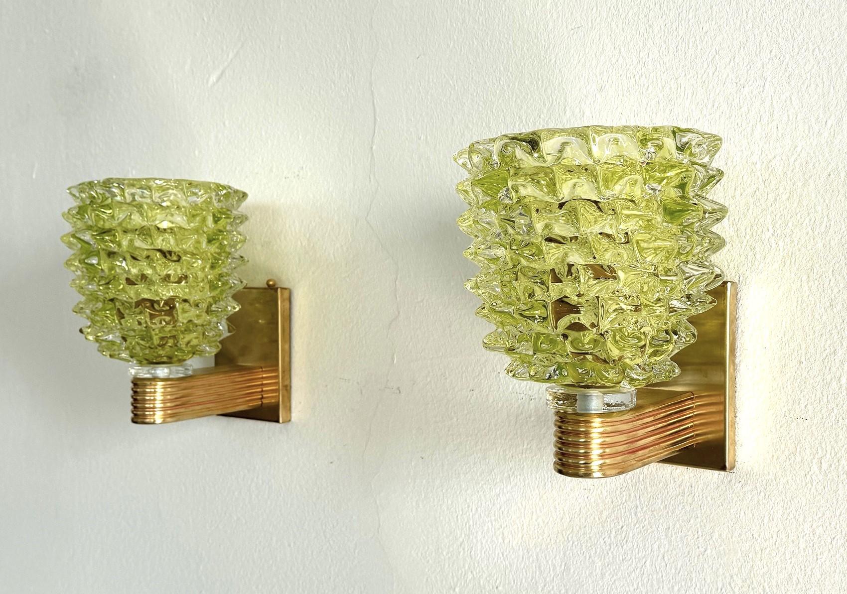 Italienische Wandleuchten im Art-Déco-Stil aus Messing und grünem Murano-Glas Rostrato, 1990er Jahre (Art déco) im Angebot