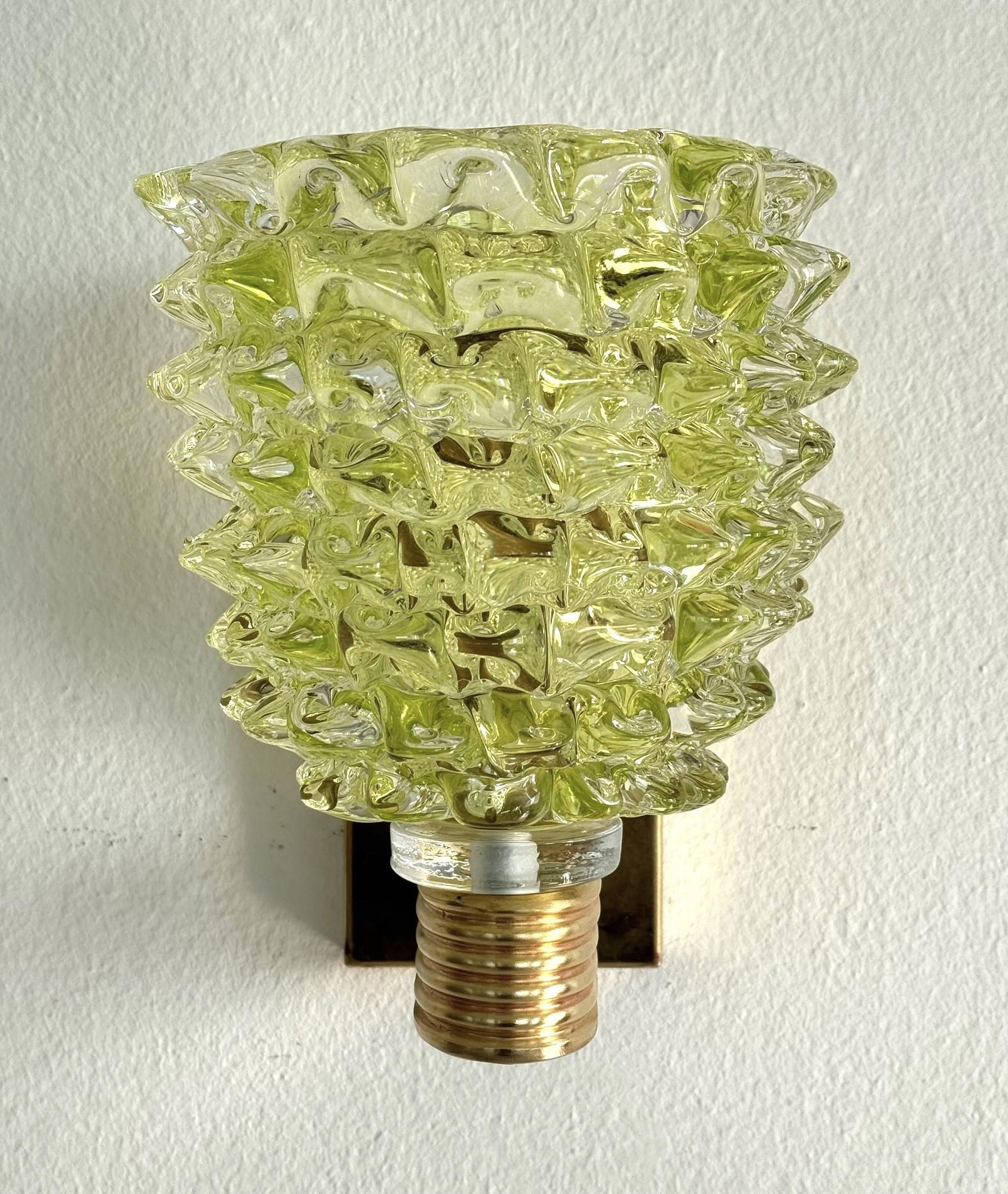 Italienische Wandleuchten im Art-Déco-Stil aus Messing und grünem Murano-Glas Rostrato, 1990er Jahre (20. Jahrhundert) im Angebot