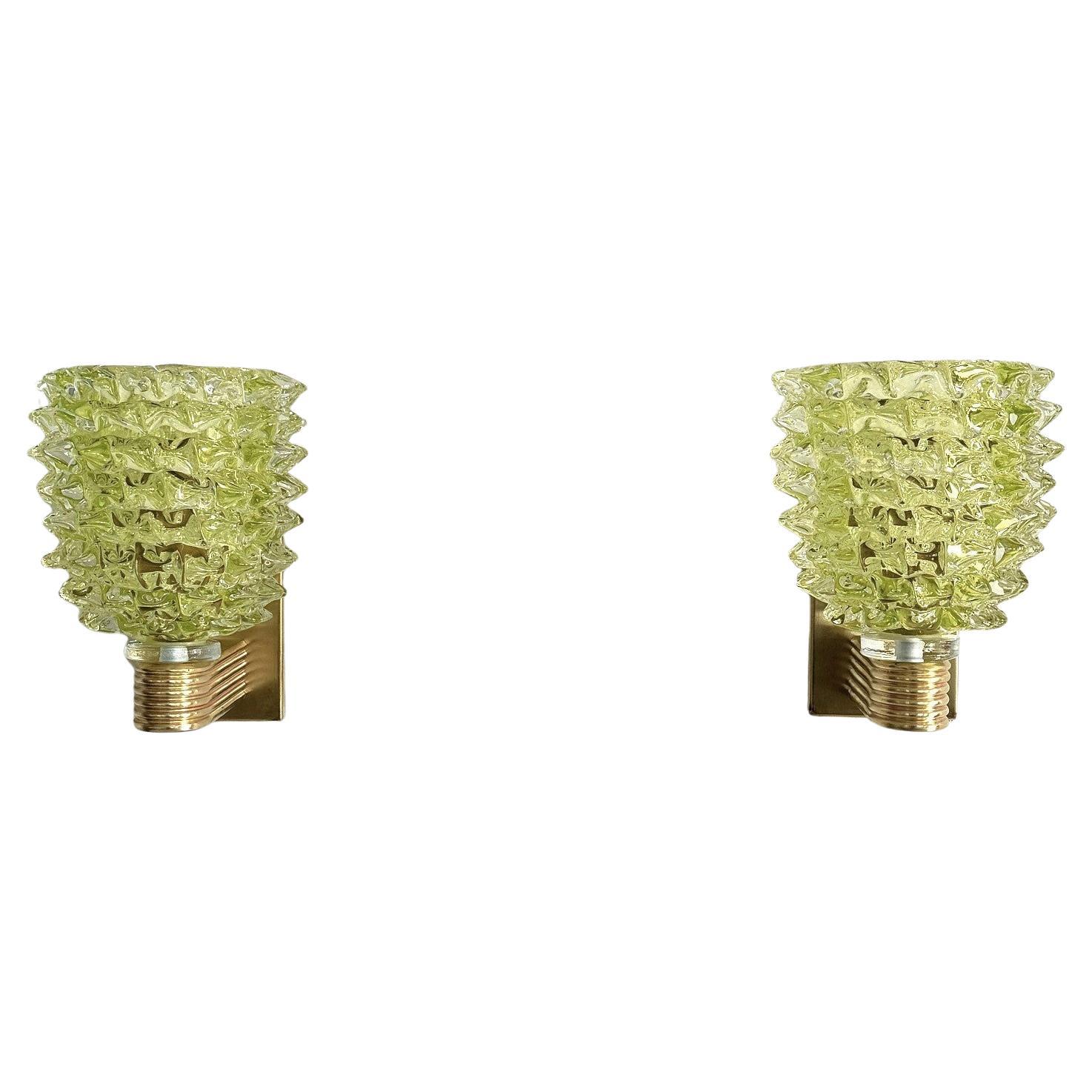 Apliques de latón y cristal de Murano verde rostrato, estilo Art Déco italiano, años 90 en venta
