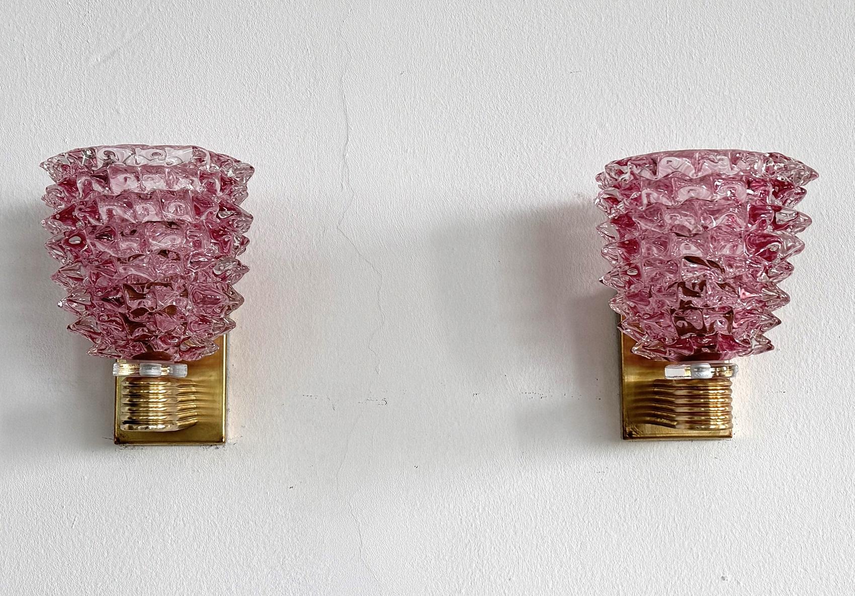 Appliques murales italiennes de style Art déco en laiton et verre de Murano rose Rostrato, années 1990 5