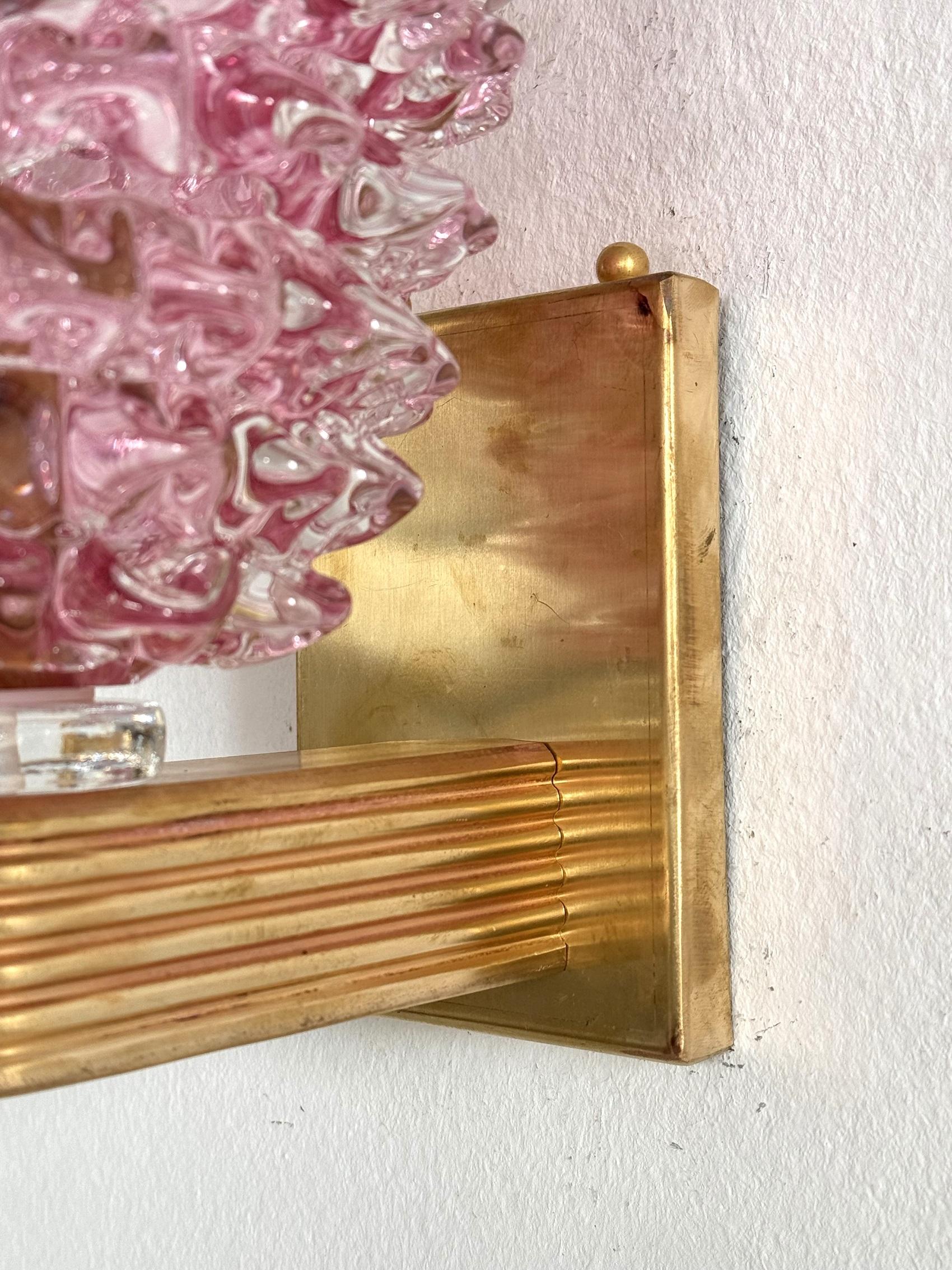 Appliques murales italiennes de style Art déco en laiton et verre de Murano rose Rostrato, années 1990 6