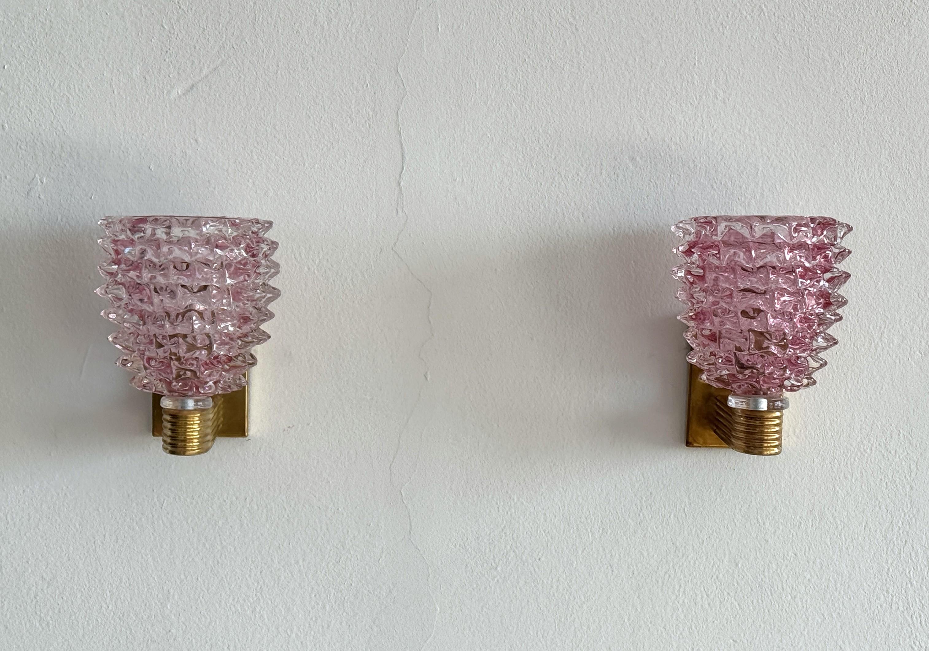 Apliques de pared de latón y cristal de Murano rostrato rosa, estilo Art Déco italiano, años 90 Art Decó