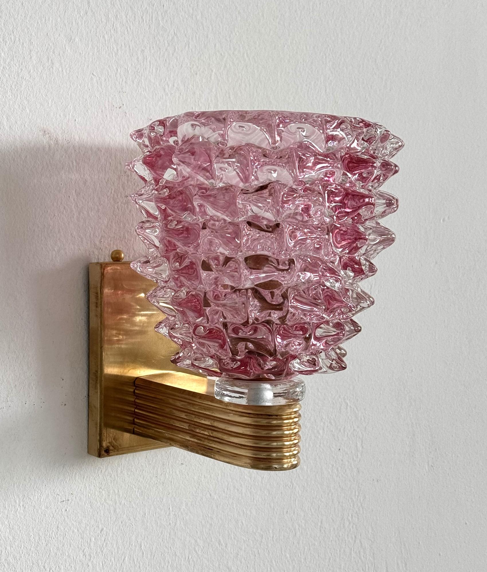Appliques murales italiennes de style Art déco en laiton et verre de Murano rose Rostrato, années 1990 Bon état à Morazzone, Varese