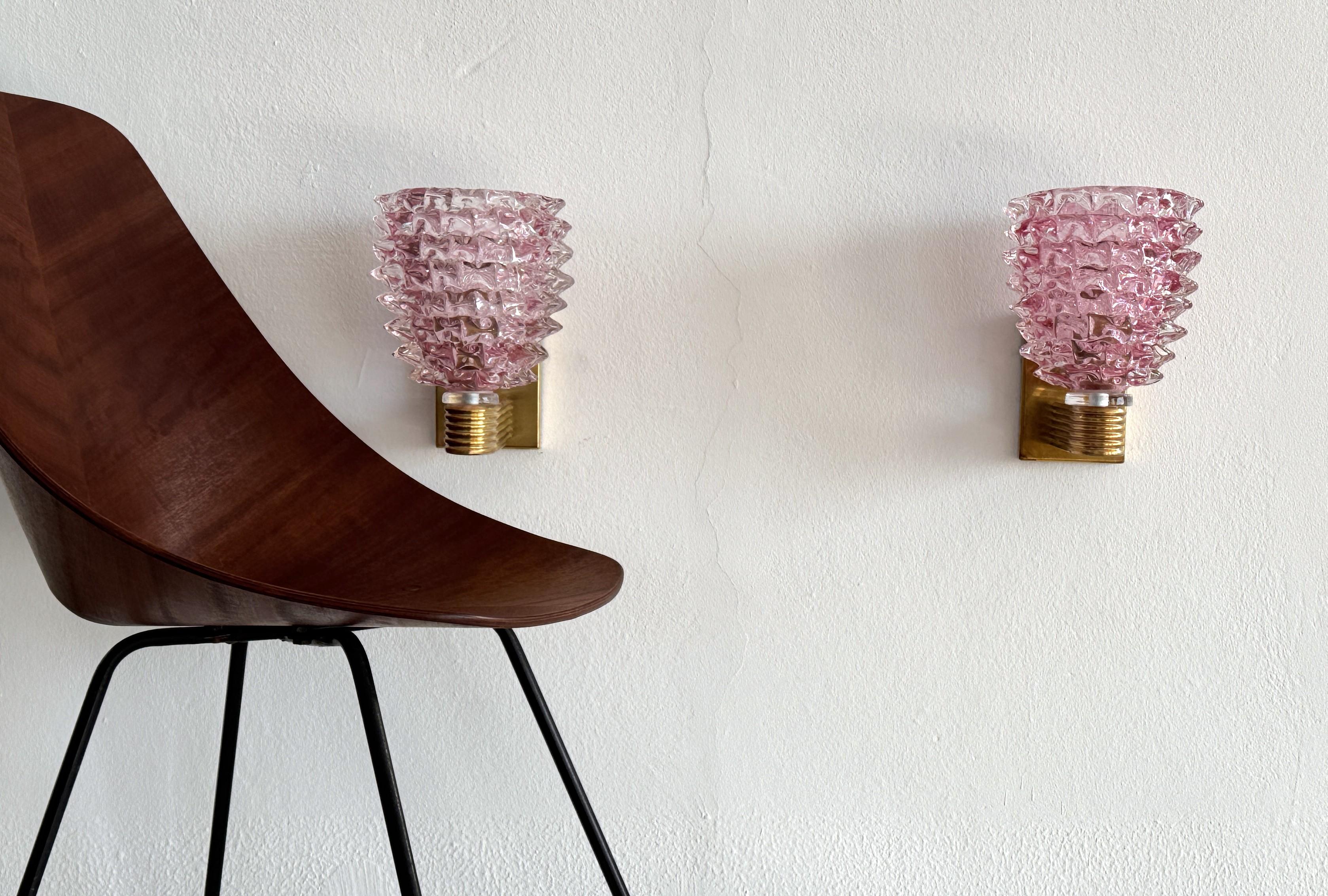 Apliques de pared de latón y cristal de Murano rostrato rosa, estilo Art Déco italiano, años 90 Italiano
